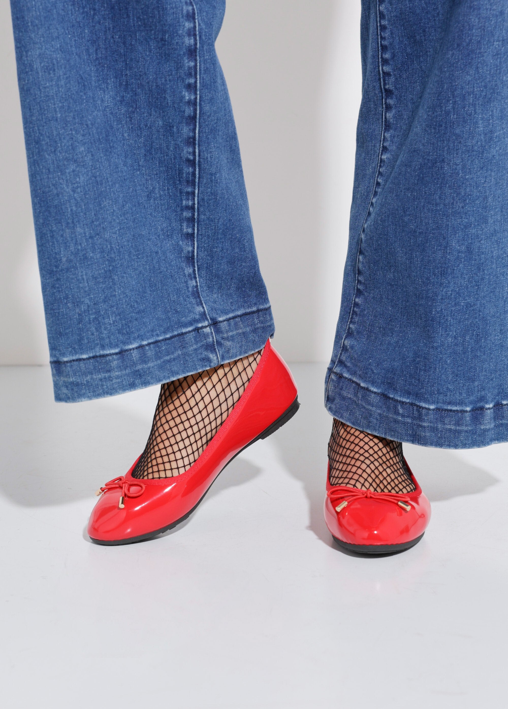 Bailarinas_planas_de_charol_con_pequeño_lazo_barniz_rojo_SF1_slim