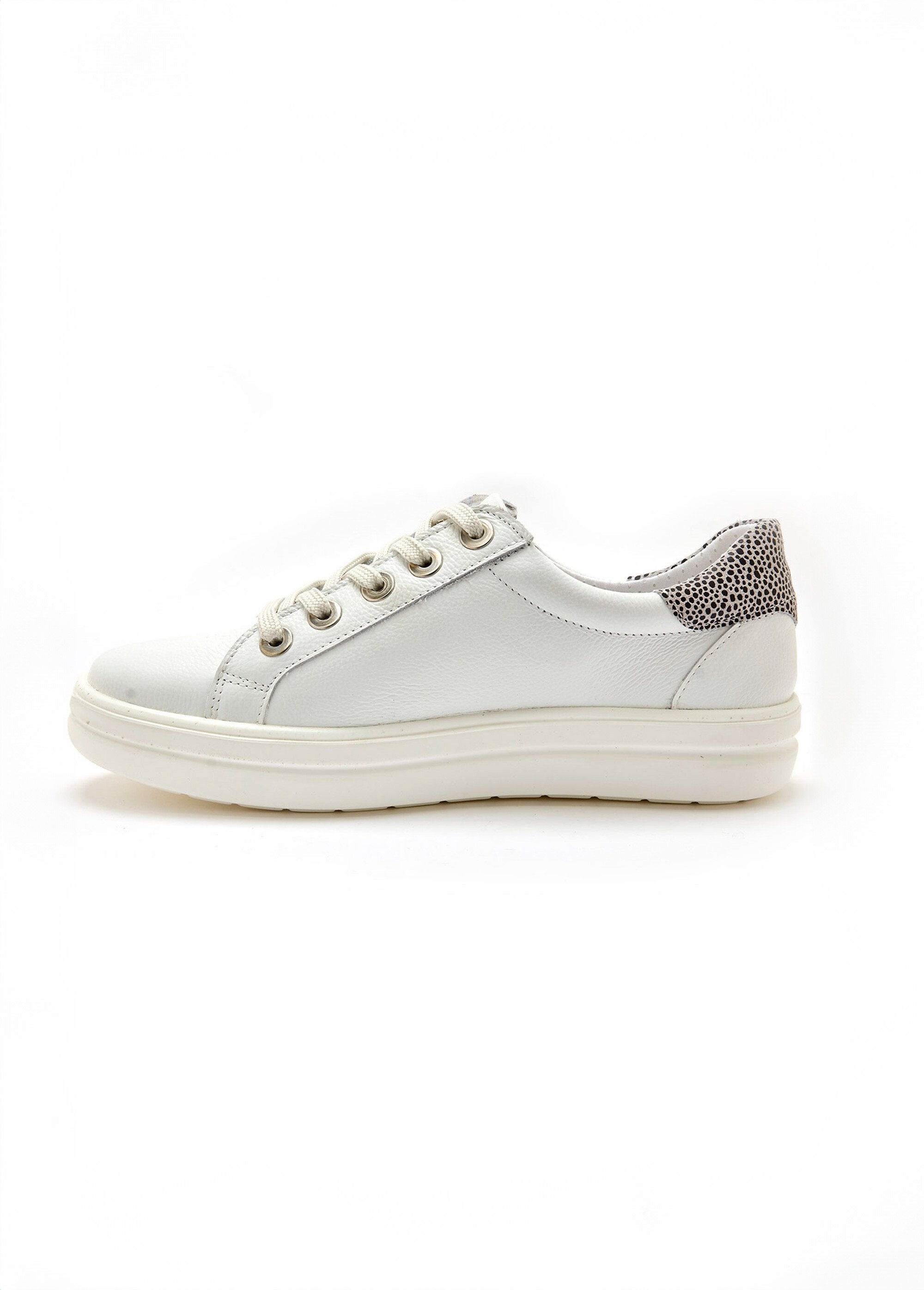 Zapatillas_de_piel_con_cordones_y_cremallera,_detalle_en_el_talón._Blanco,_Blanca_GA1_slim