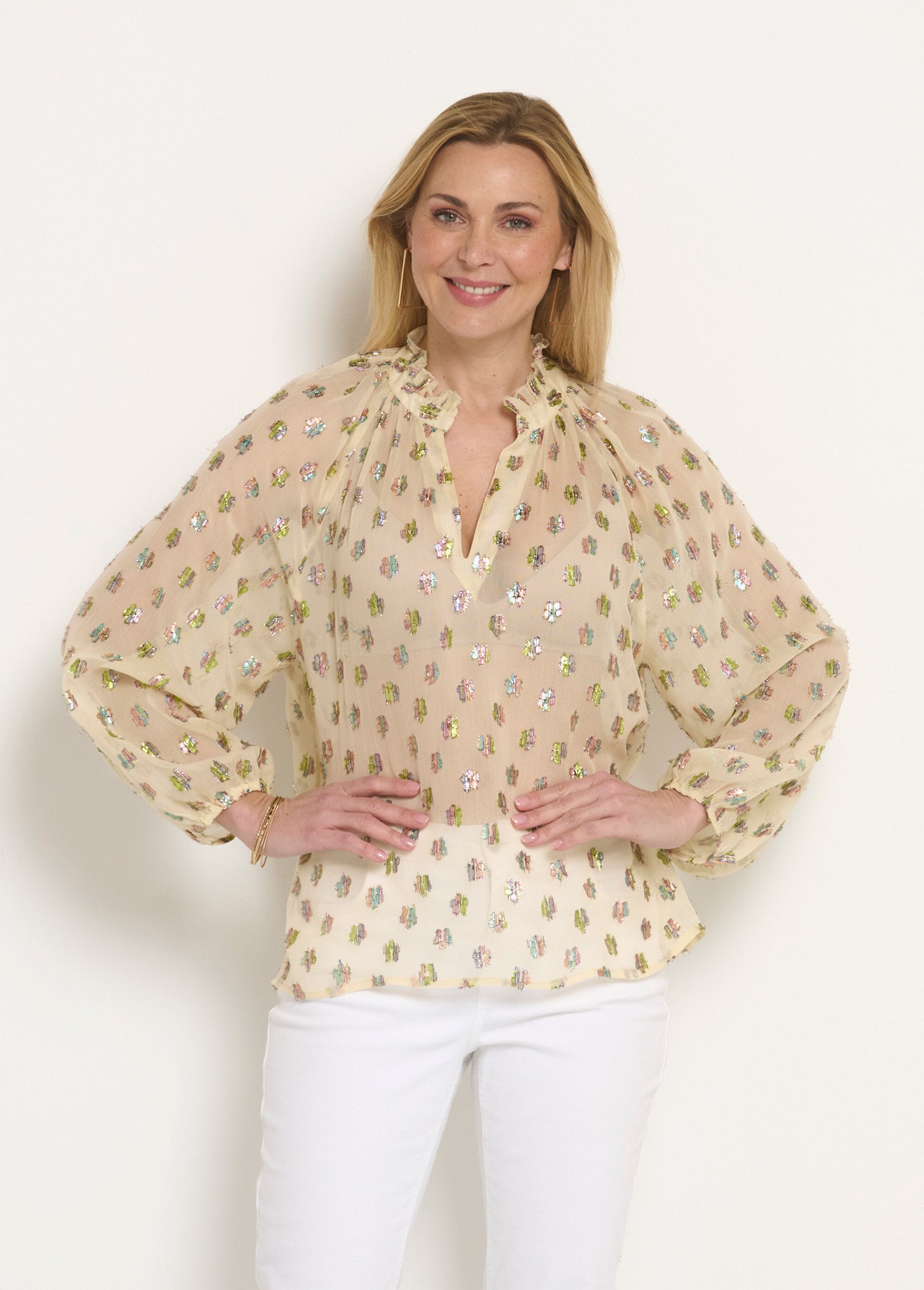 Blusa_de_velo_con_motivo_metalizado_y_cuello_en_V_Crudo_FA1_slim