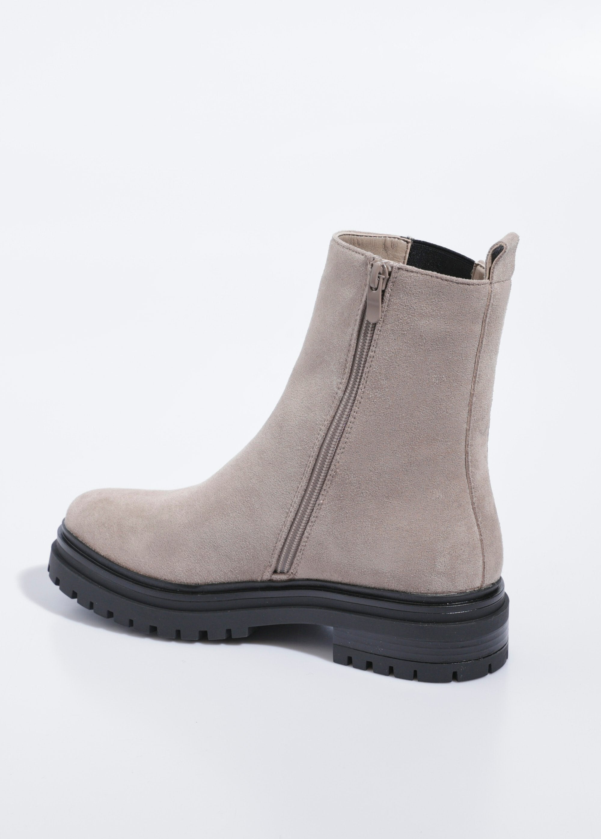 Botas_altas_Chelsea_con_suela_con_tacos_Beige_DO1_slim