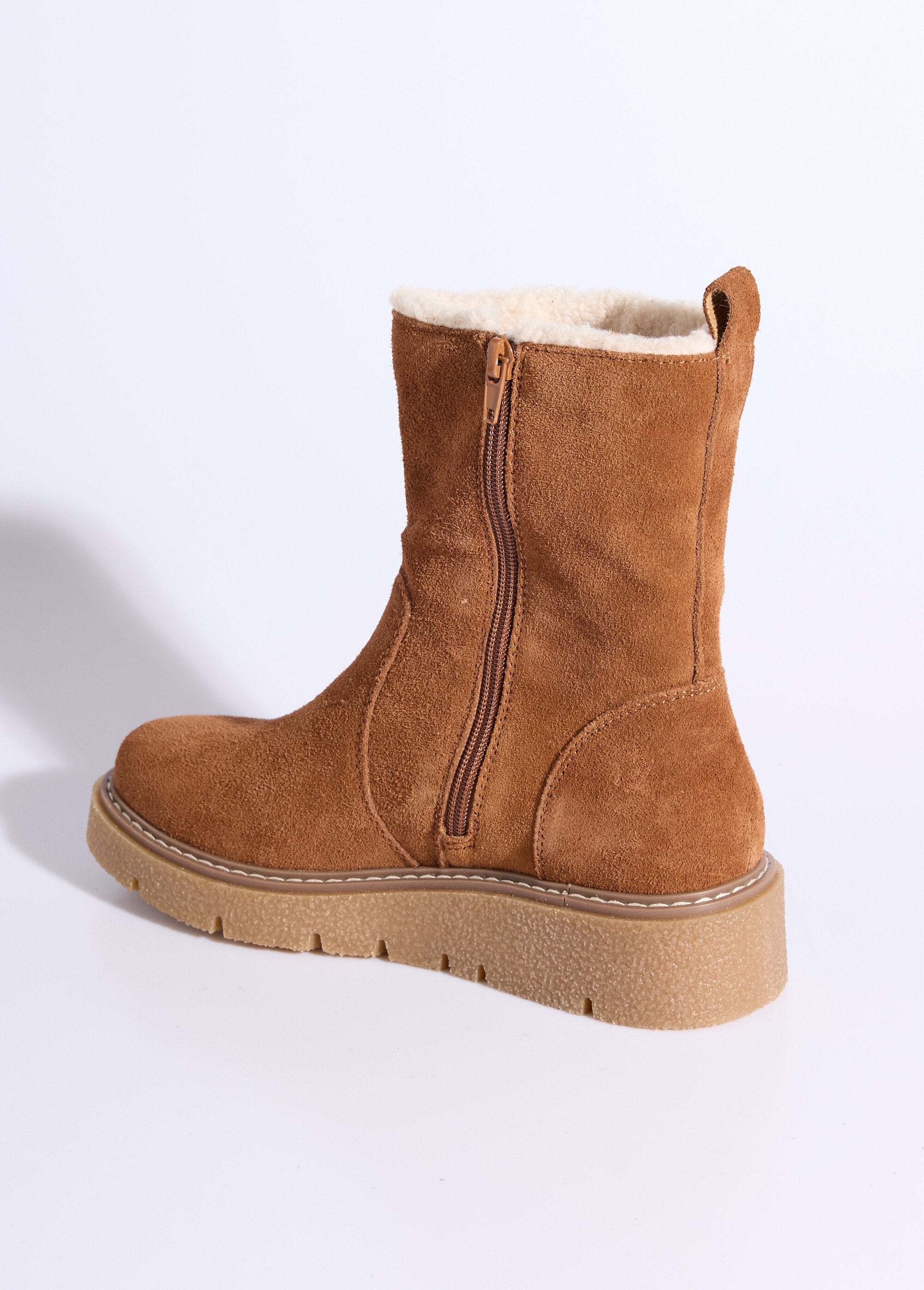 Botas_altas_de_piel_con_detalles_de_pelo_camello_DO1_slim