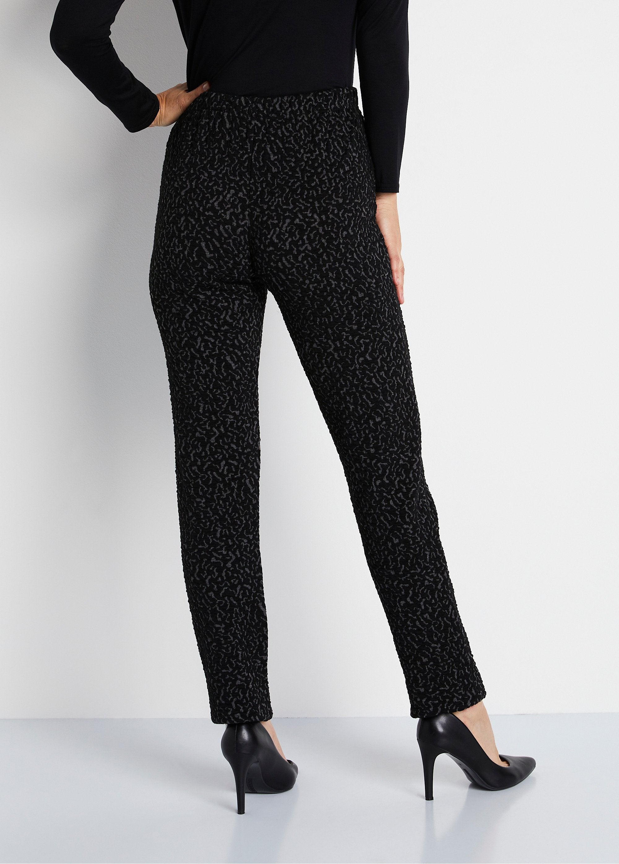 Leggings_elásticos_lisos_o_bicolores_con_cintura_elástica_gris_y_negro_DO1_slim