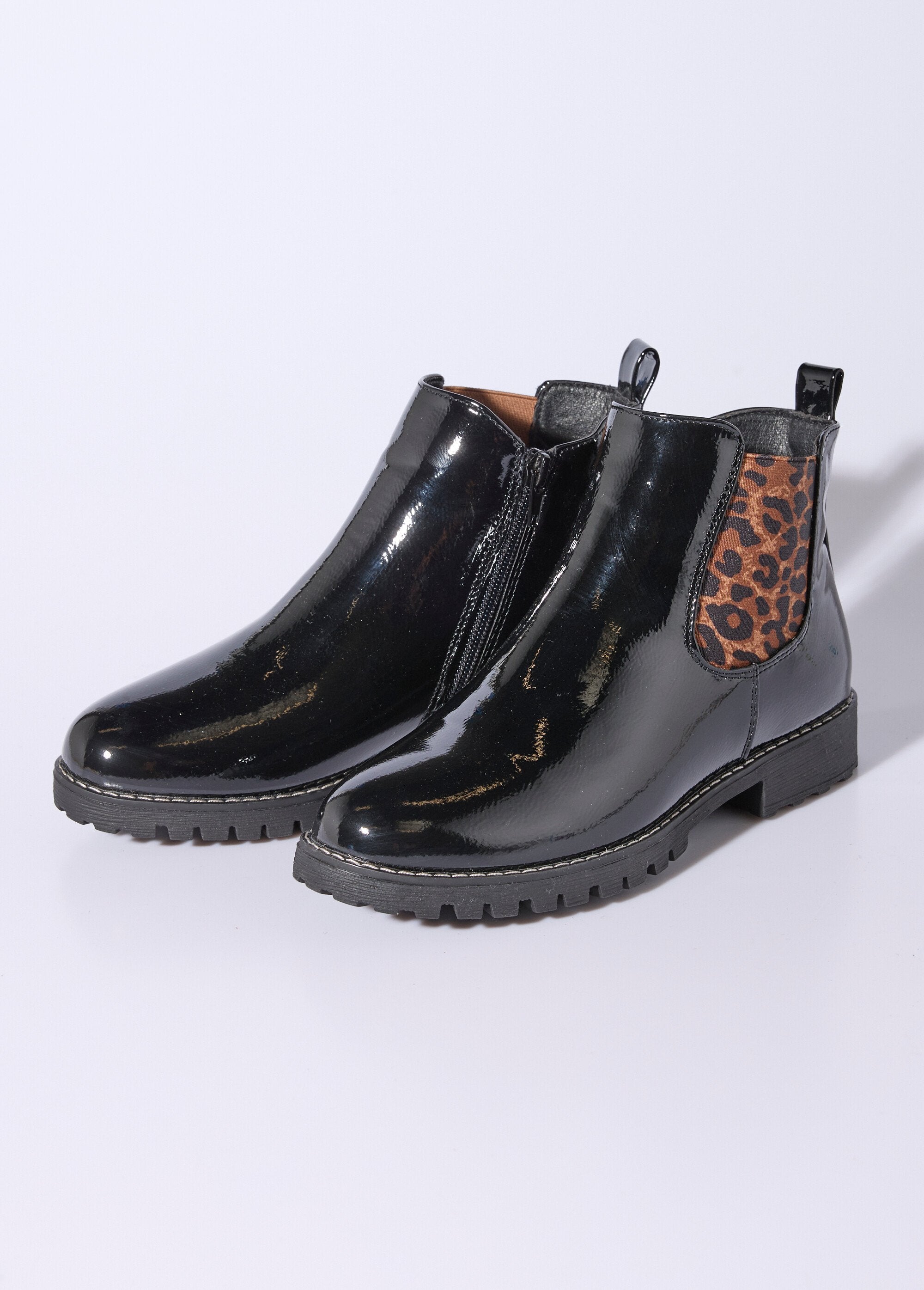 Botas_Chelsea_de_charol_elástico_con_estampado_de_leopardo_Negro_y_leopardo_DE1_slim
