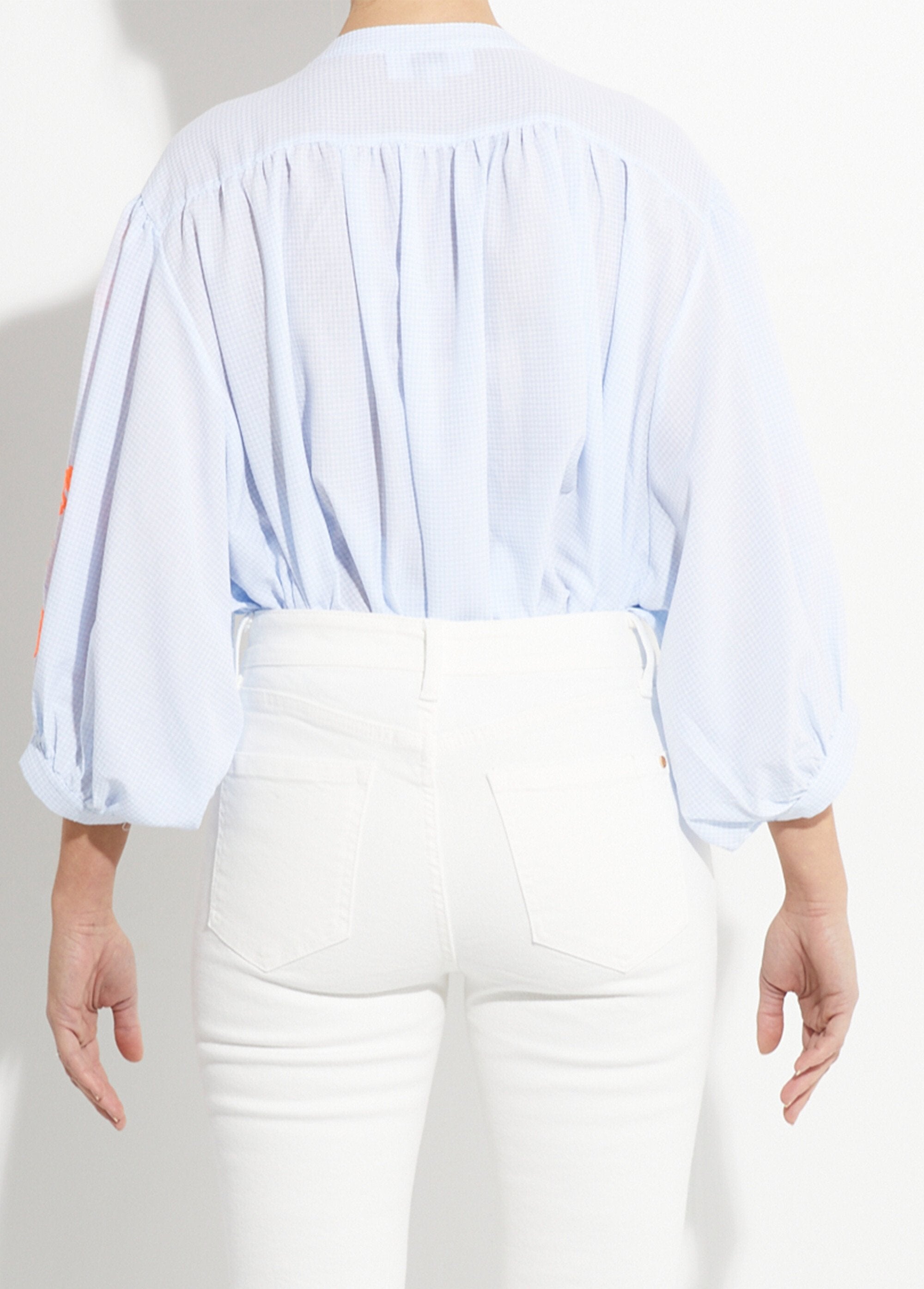 Blusa_holgada_de_cuadros_vichy_con_bordado_neón_Azul_DO1_slim