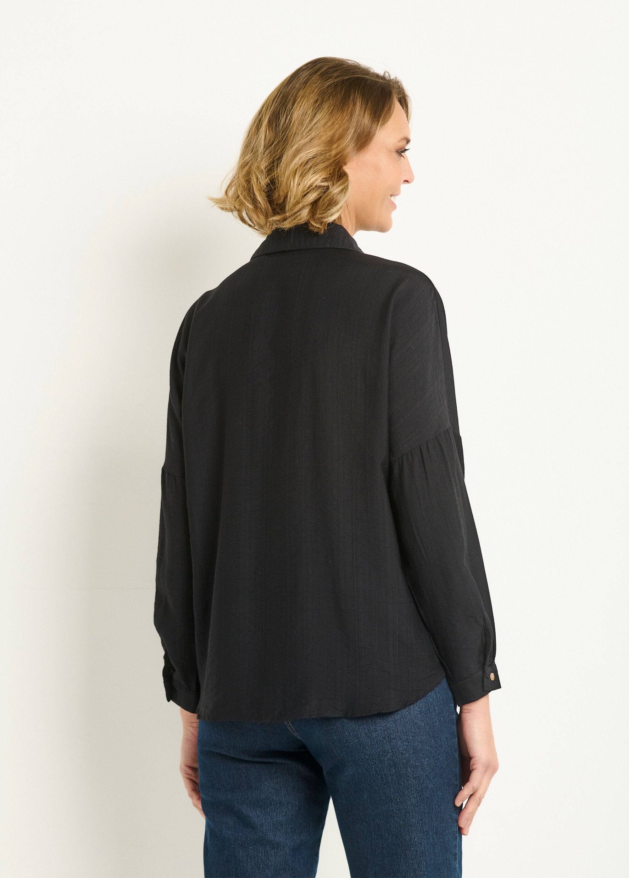 Blusa_bordada_con_perlas_y_lentejuelas_Negro_DO1_slim
