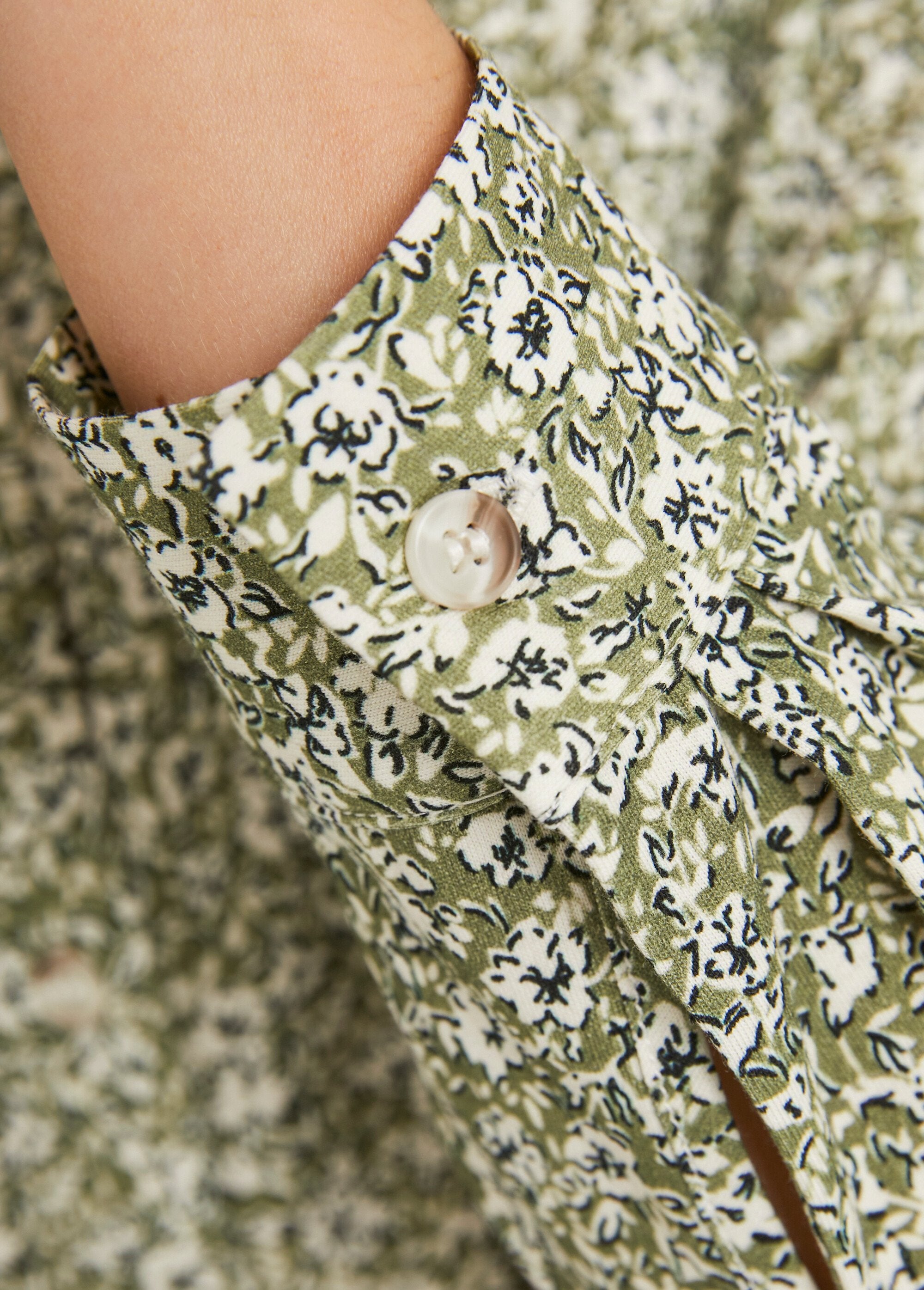 Blusa_recta_de_algodón_con_botones_Verde_DE2_slim