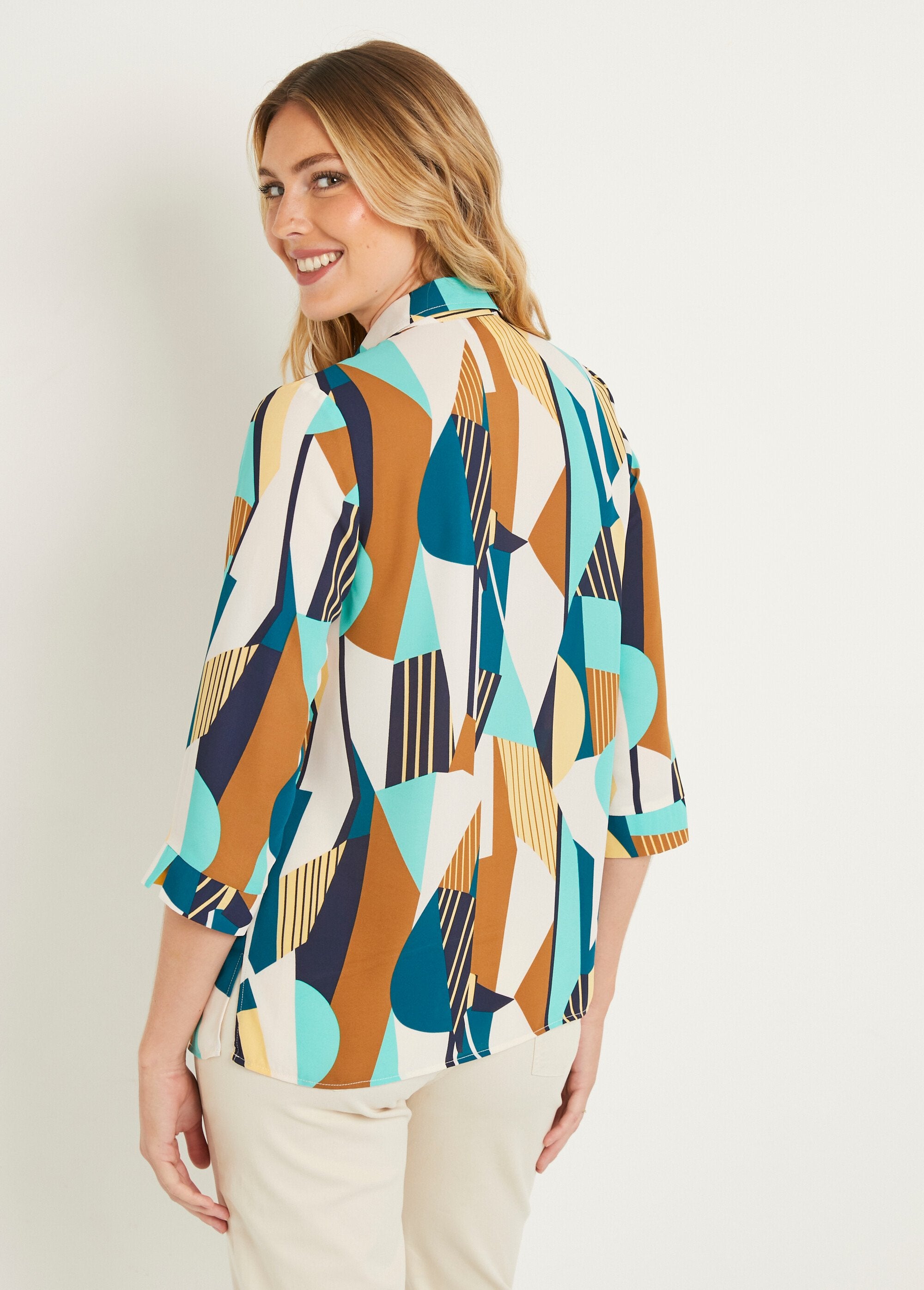 Blusa_larga_recta_con_estampado_gráfico_Crudo_y_verde_DO1_slim