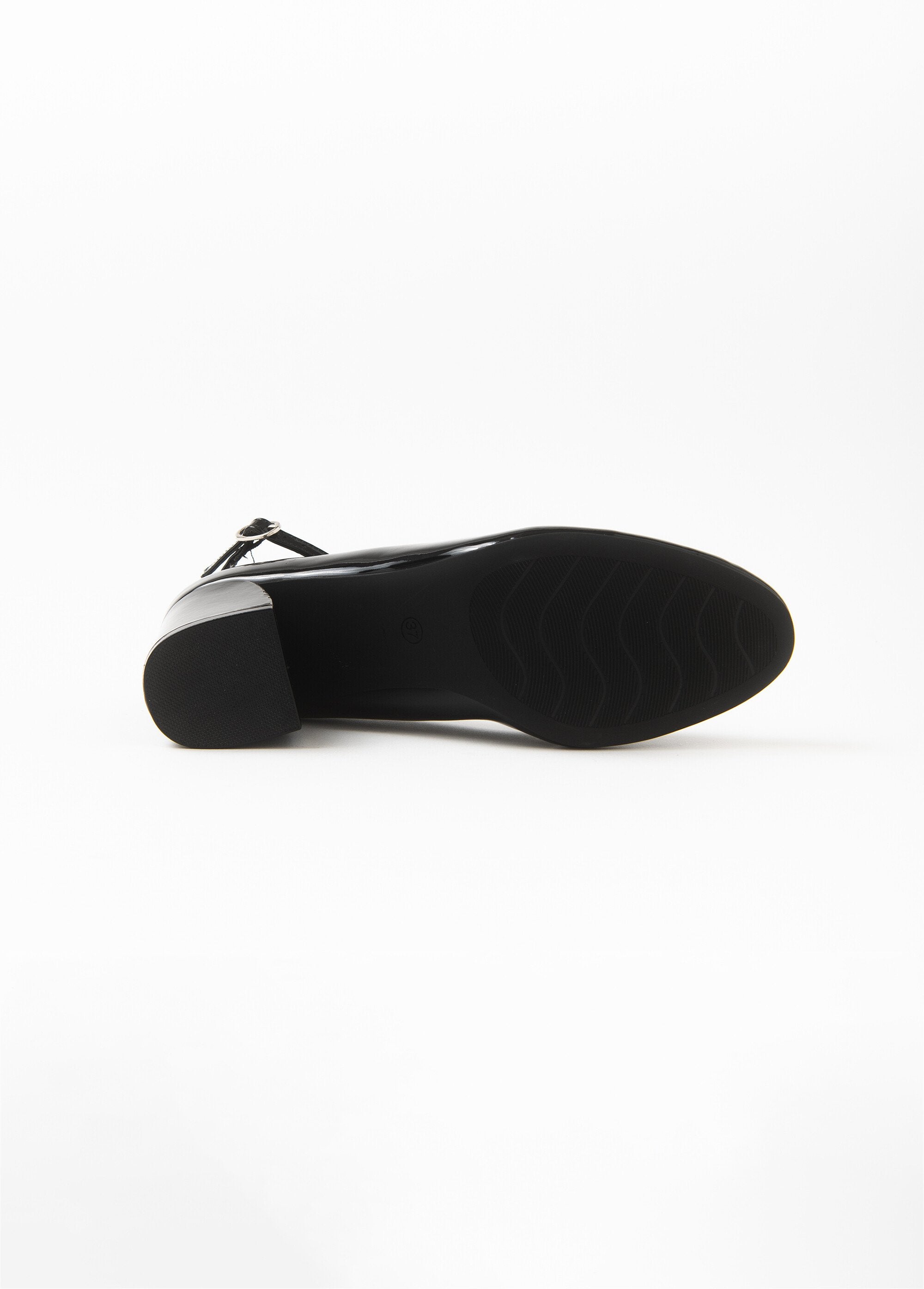 Bombas_de_charol_con_correa_en_el_tobillo_barniz_negro__UN1_slim