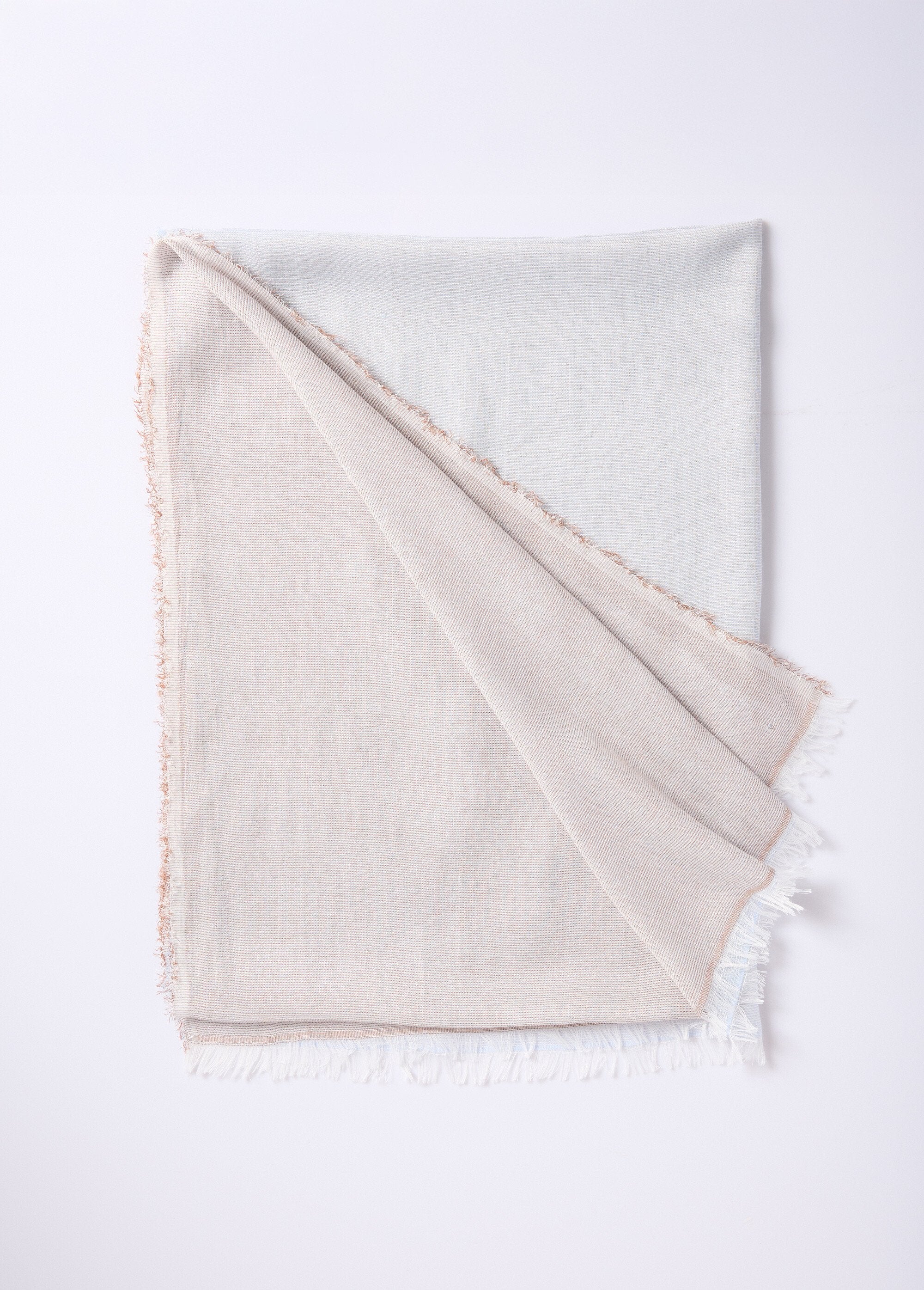 Foulard_ou_étole_bicolore_pastel_irisé_frangé_Bleu_et_beige_DE1_slim
