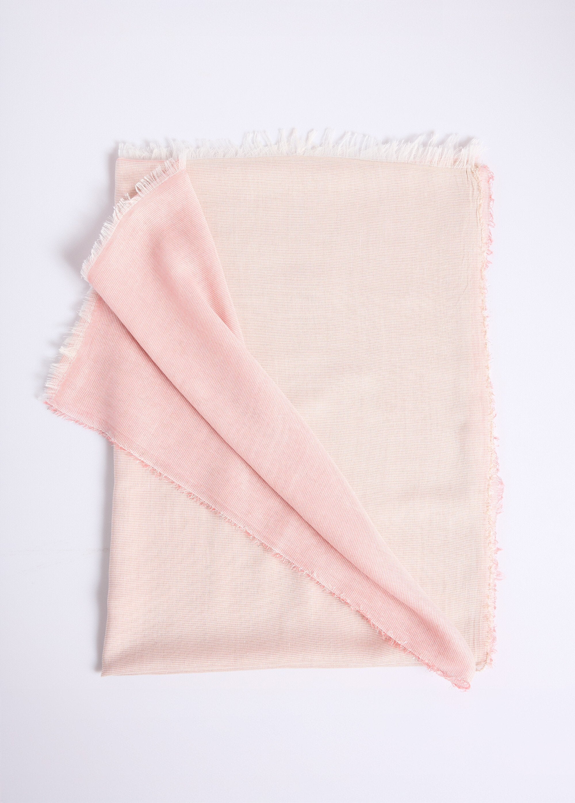 Foulard_ou_étole_bicolore_pastel_irisé_frangé_Corail_et_beige_DE1_slim