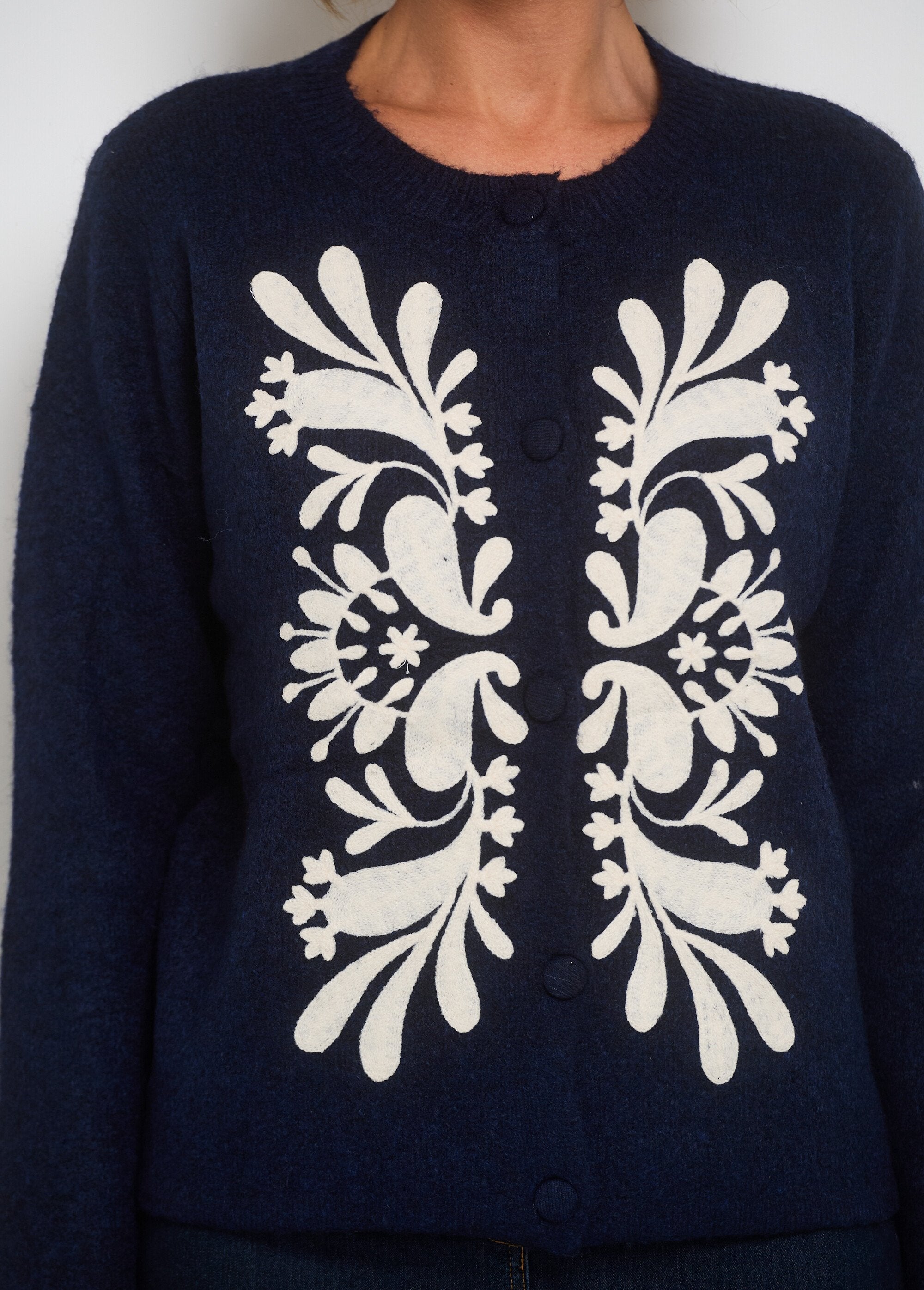 Cálido_cárdigan_con_motivos_de_apliques_Marina_DE1_slim