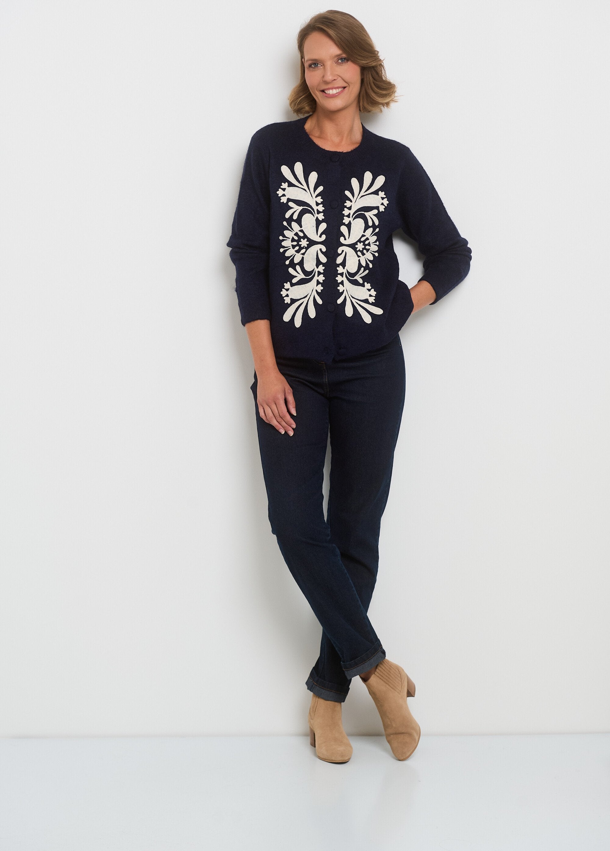 Cálido_cárdigan_con_motivos_de_apliques_Marina_SF1_slim