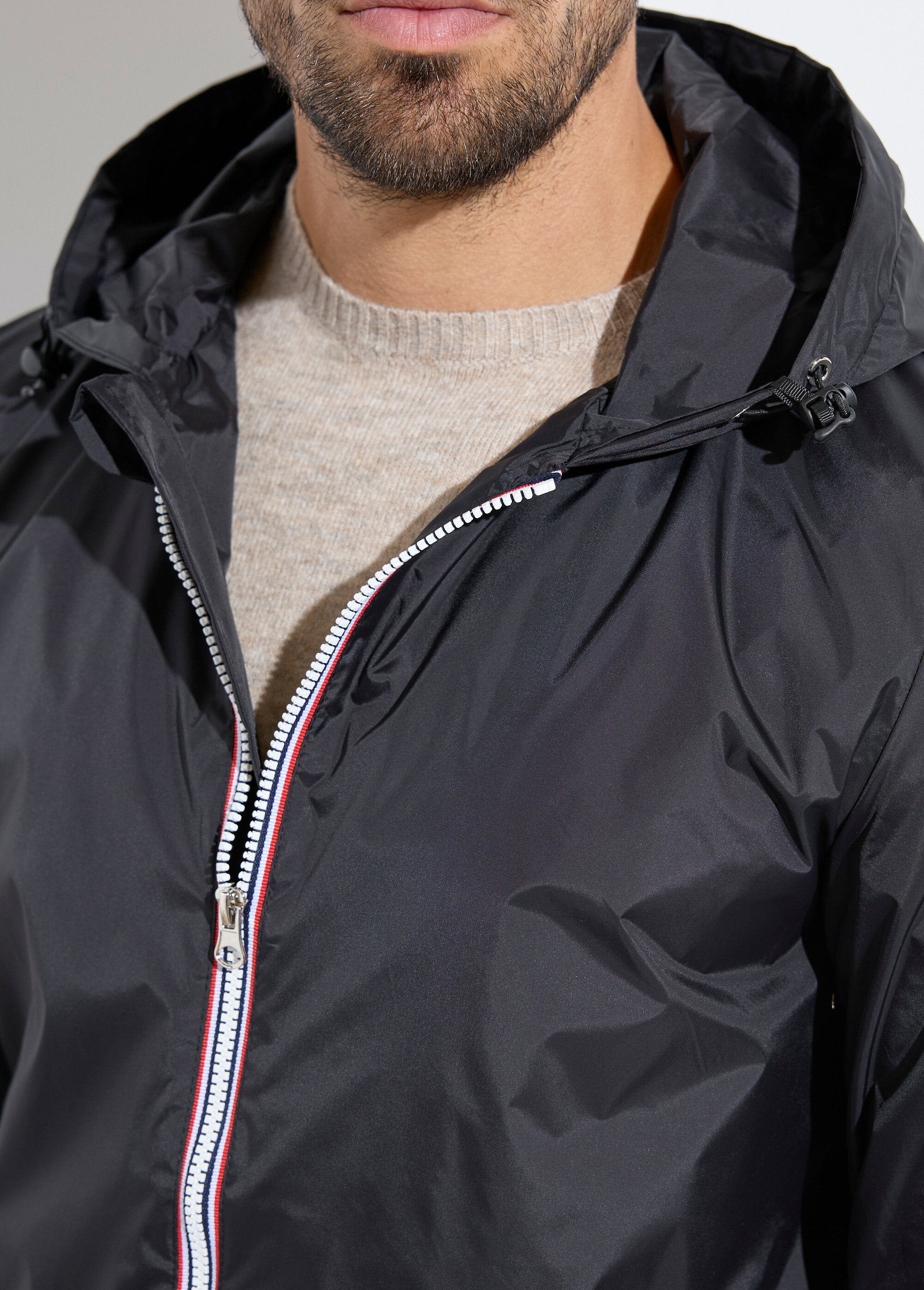 Parka_corta_impermeable_de_moda_Negro_DE1_slim