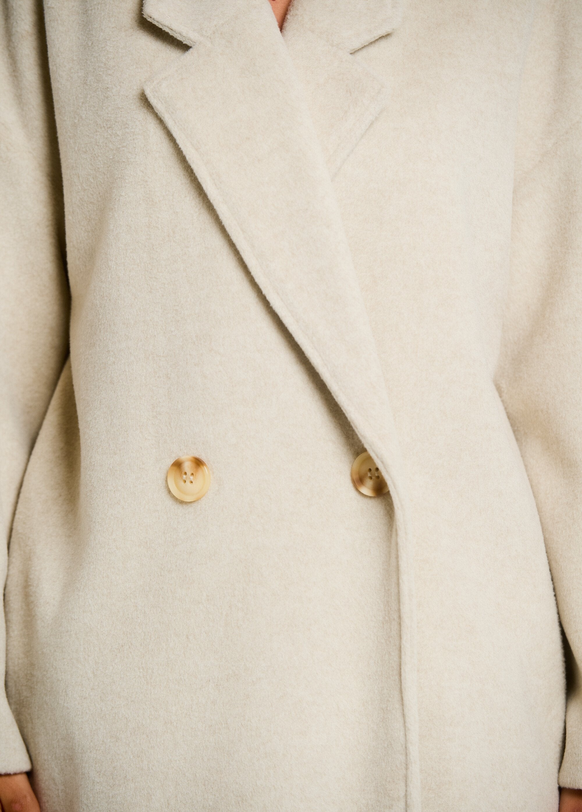 Abrigo_cálido_con_mangas_acampanadas._Natural_DE2_slim