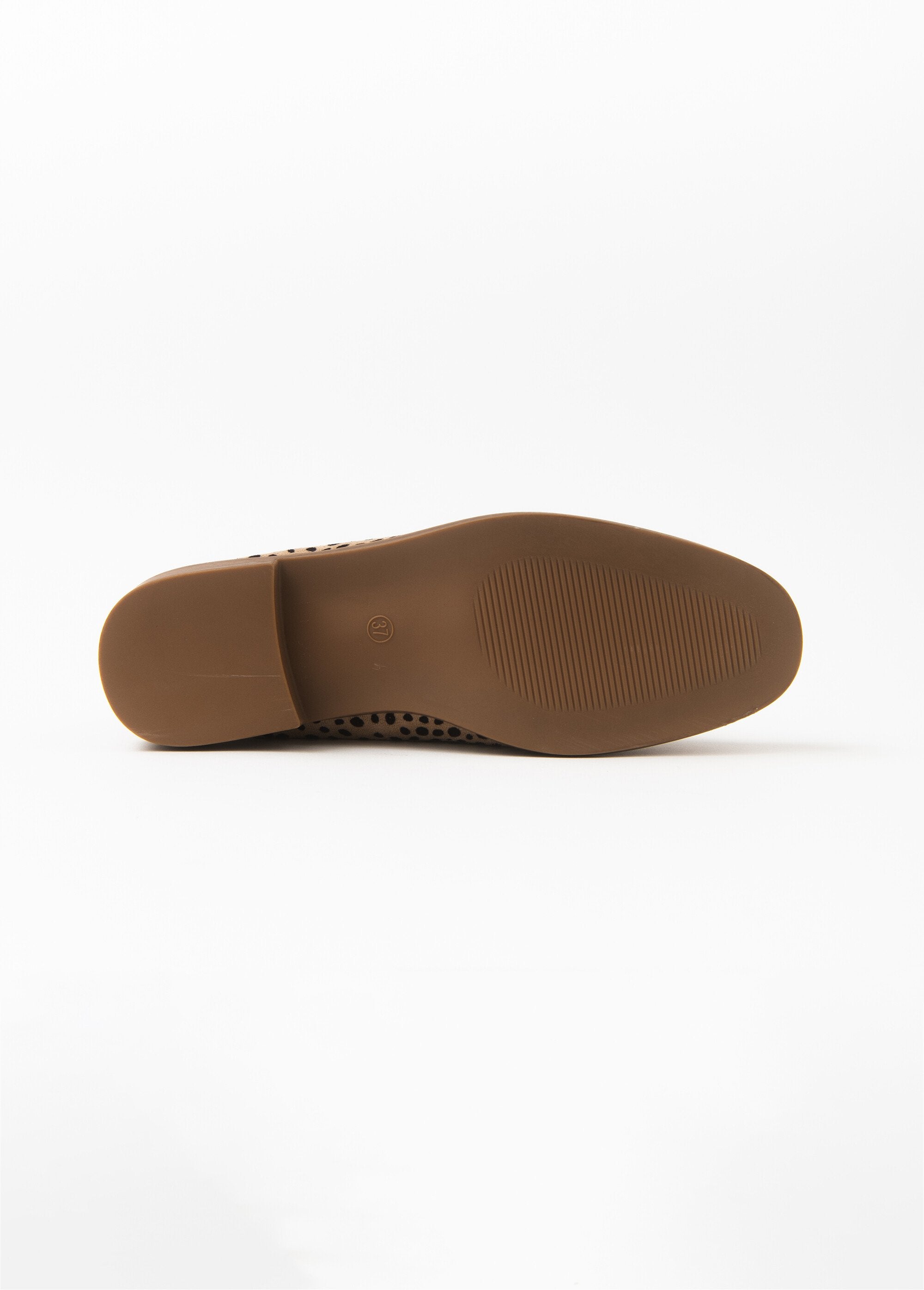 Elegantes_mocasines_de_mujer_con_hebillas_doradas_beige_y_chocolate_UN1_slim