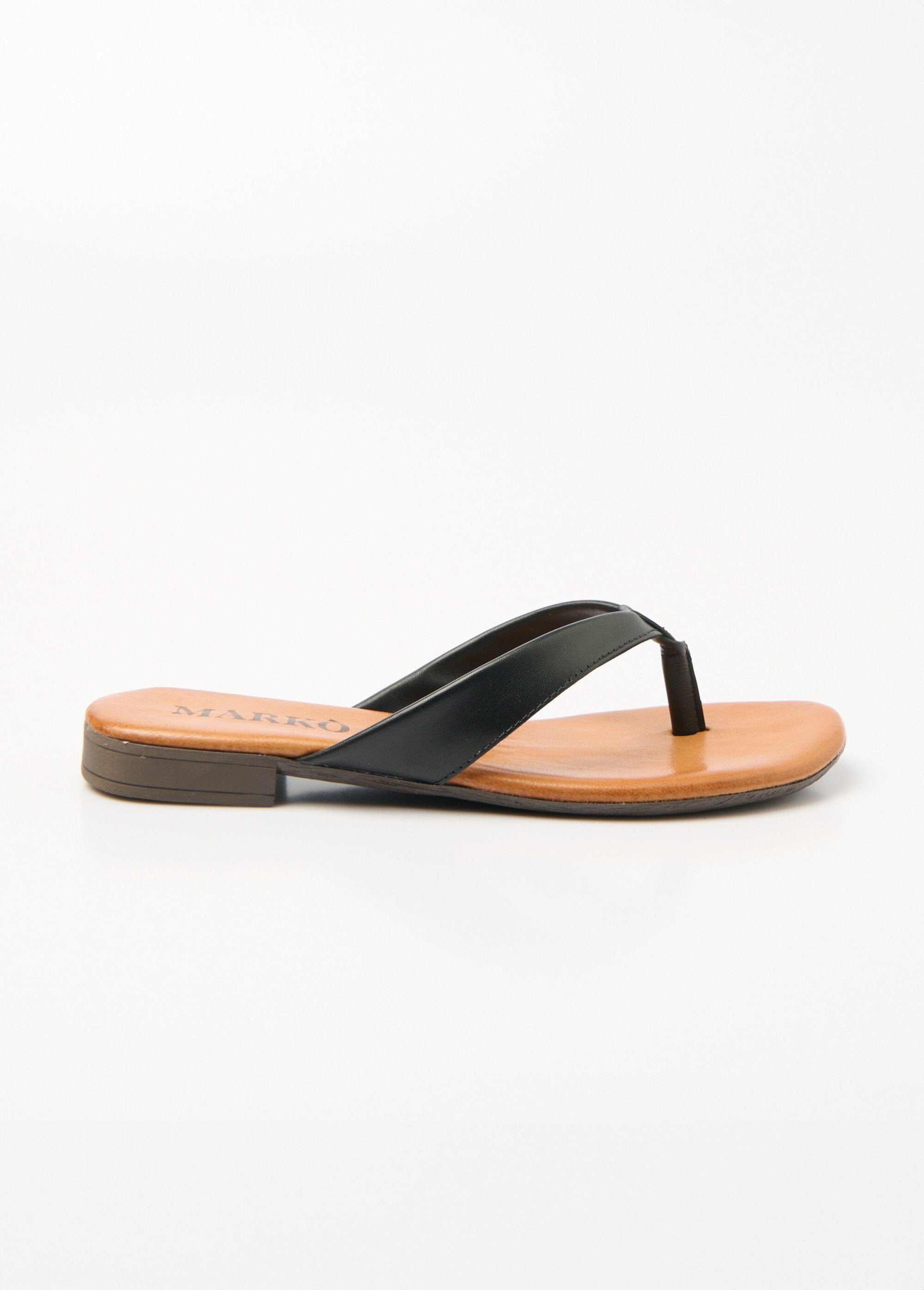 Elegantes_mules_de_piel_con_tiras_tipo_chanclas_Negro_DR1_slim