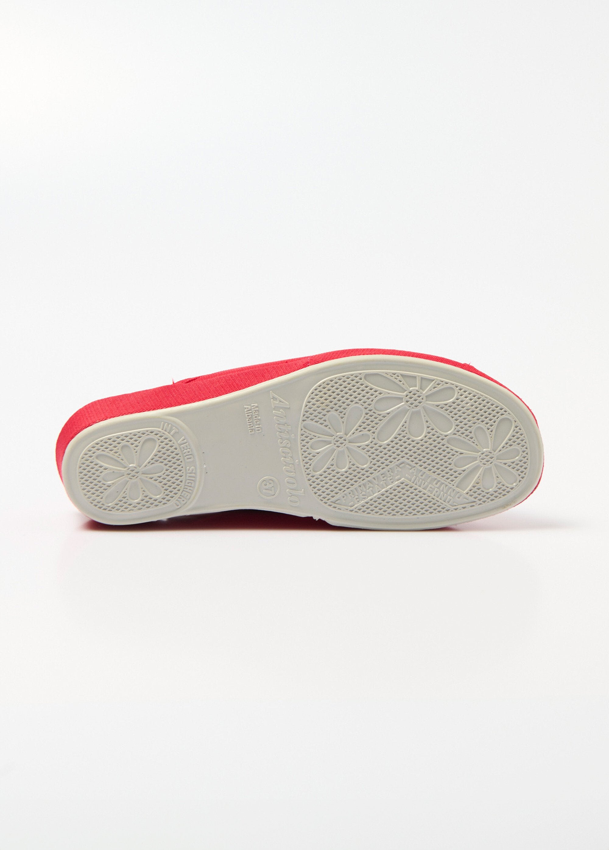 Mules_anchos_y_cómodos_bordados_con_tacón_de_cuña_cubierto_Rojo_UN1_slim