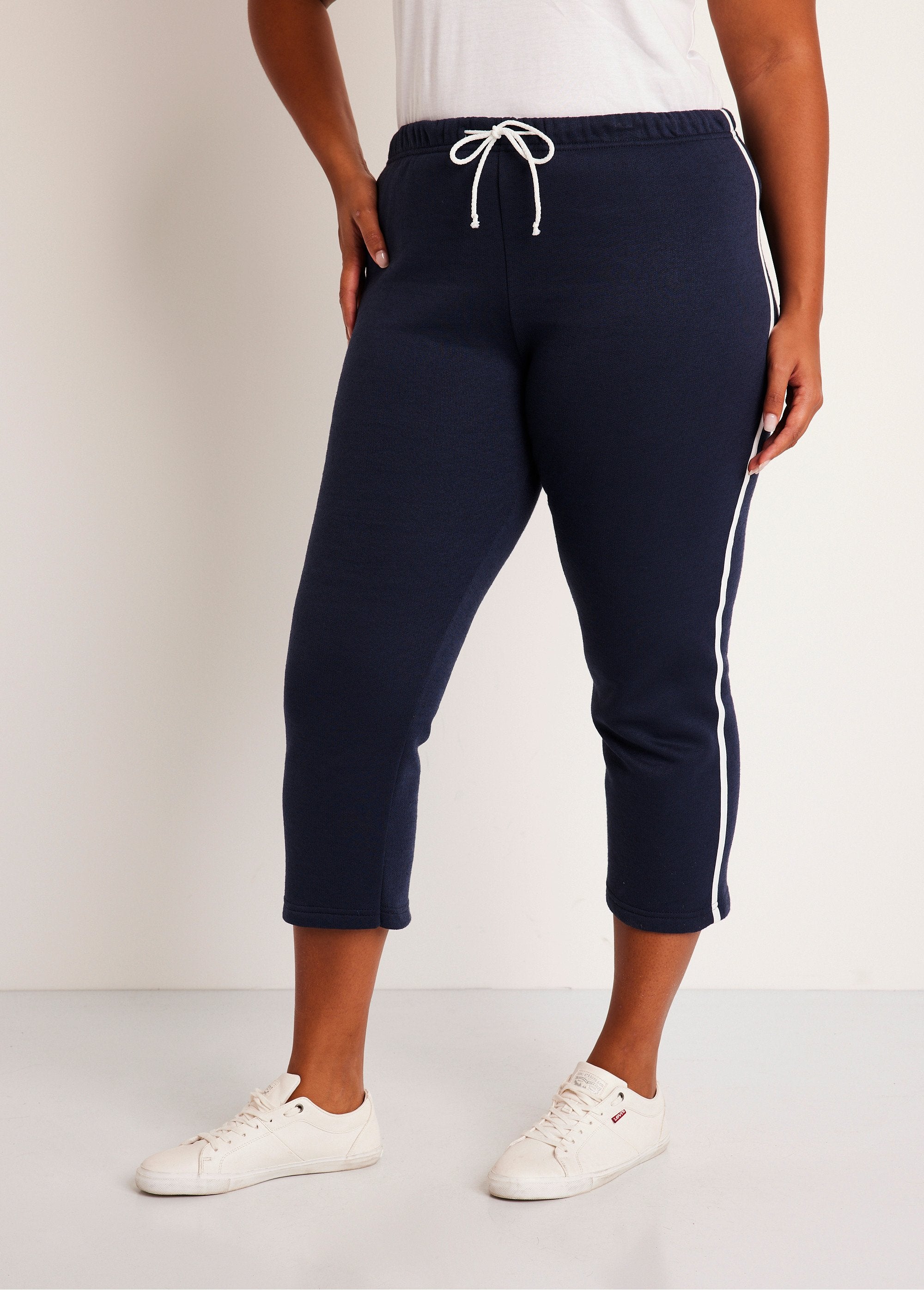 Pantalones_cortos_de_estar_por_casa_con_cinturilla_elástica_y_forro_polar._Marina_FA1_curvy