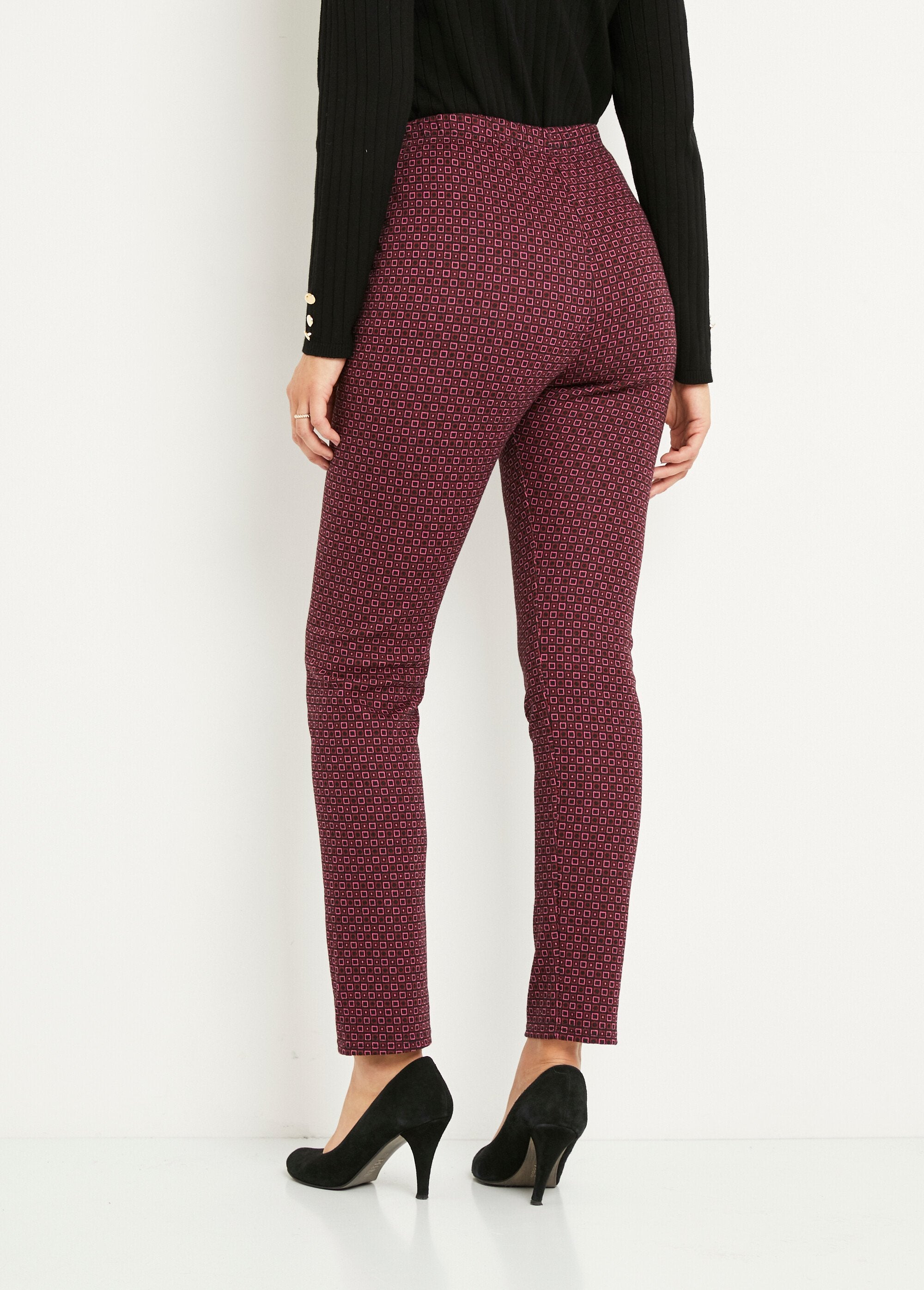 Pantalón_recto_cónico_con_cintura_elástica_en_jacquard_rosa_y_negro_DO1_slim