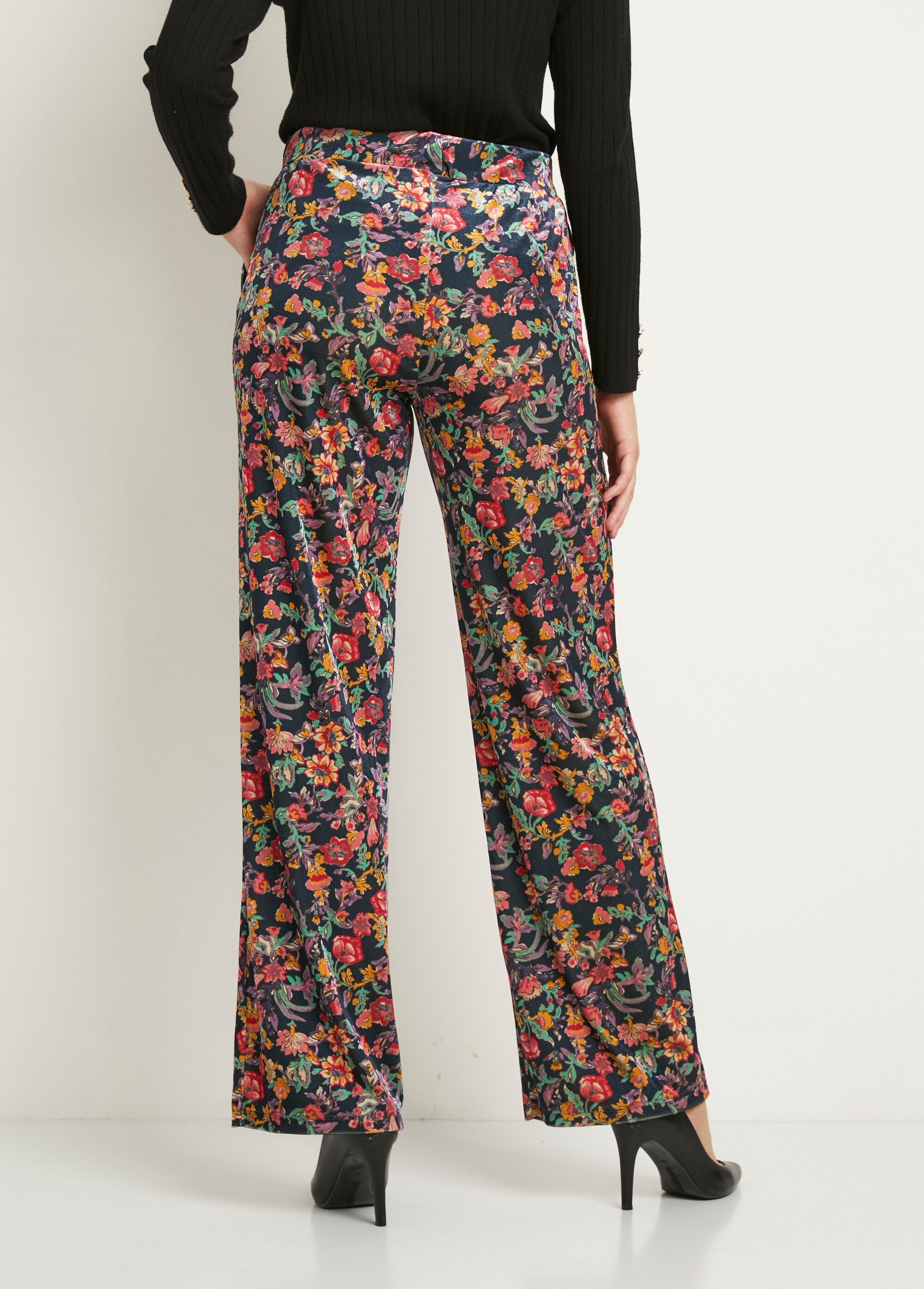 Pantalón_fluido_con_cintura_semielástica_en_terciopelo_floral_Azul_marino_y_rosa_DO1_slim