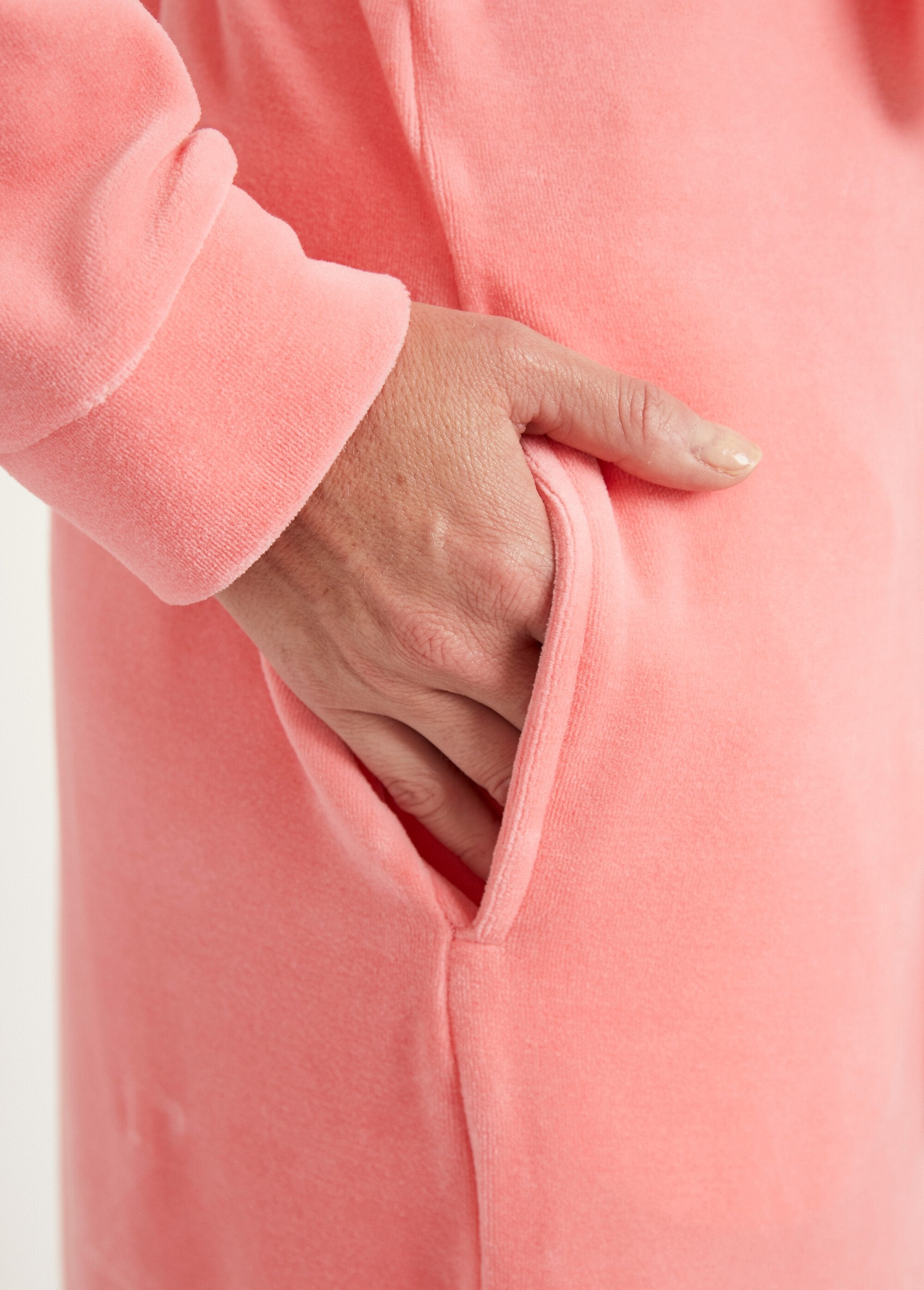 Albornoz_largo_de_terciopelo_liso_con_cuello_chal_Rosa_DE4_slim