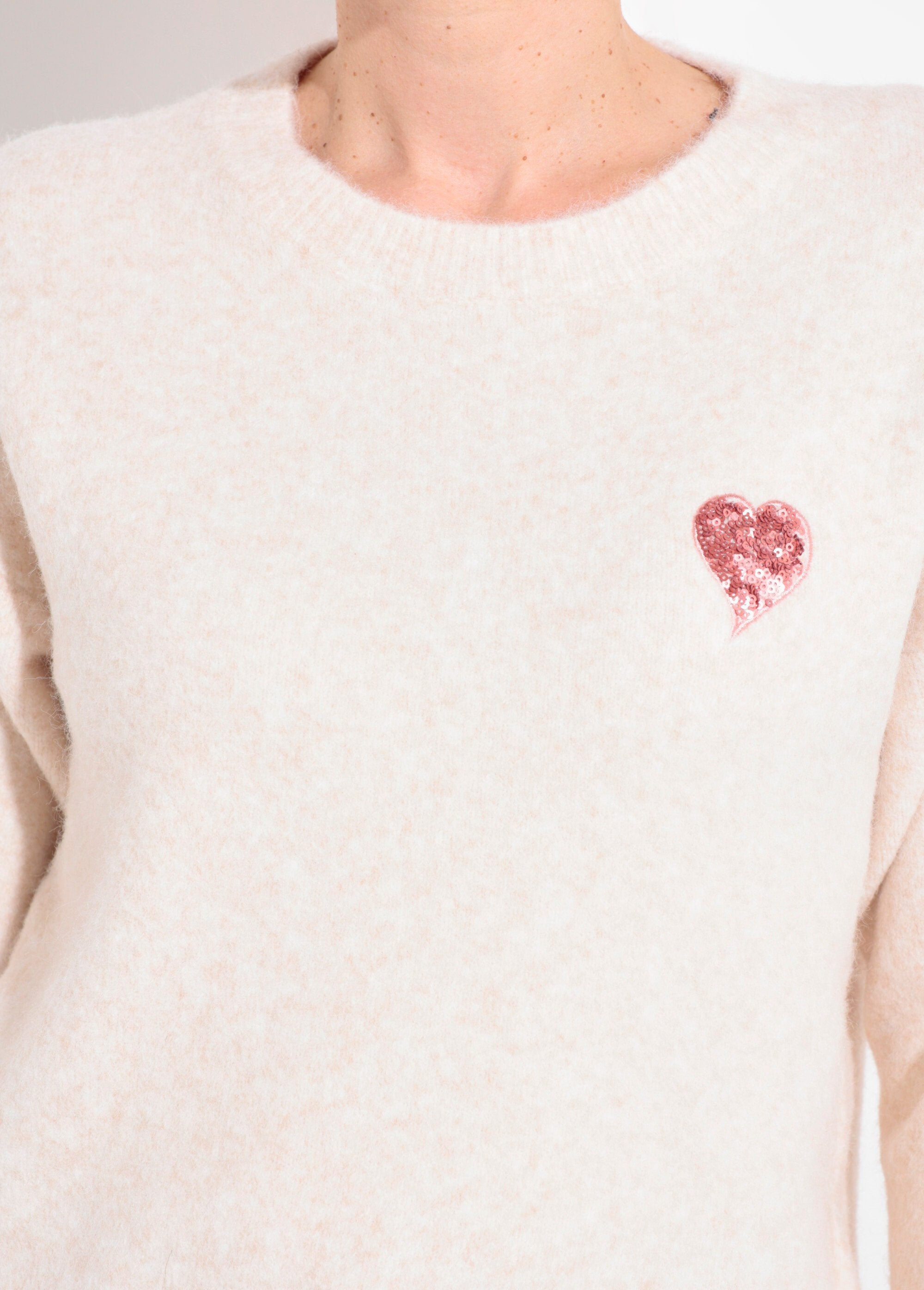 Suéter_de_cuello_redondo_con_detalle_de_patrón_de_lentejuelas._Beige_claro_DE1_slim