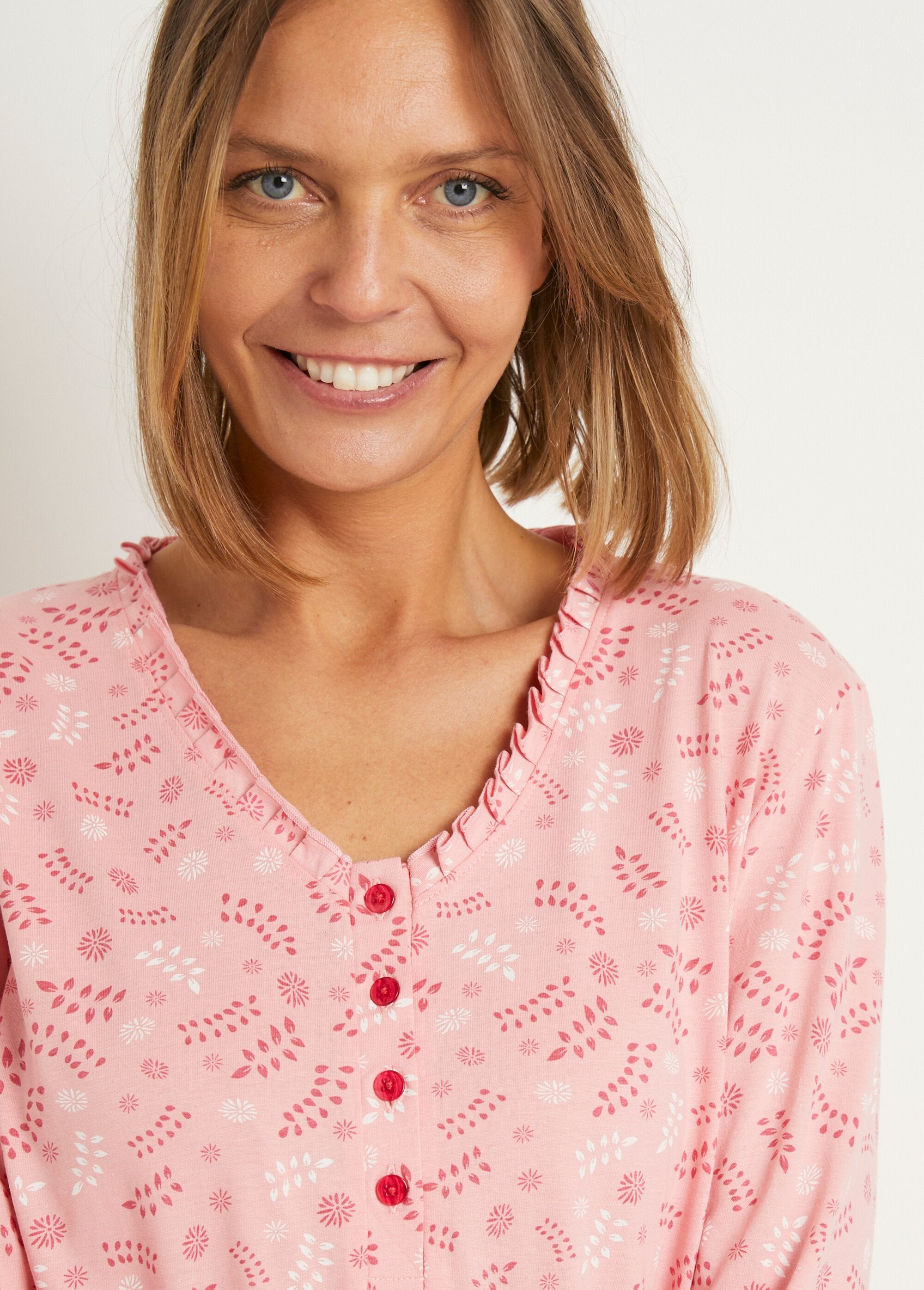 Pijama_de_algodón_estampado_de_manga_larga_con_botones_Estampado_rosa_DE2_slim