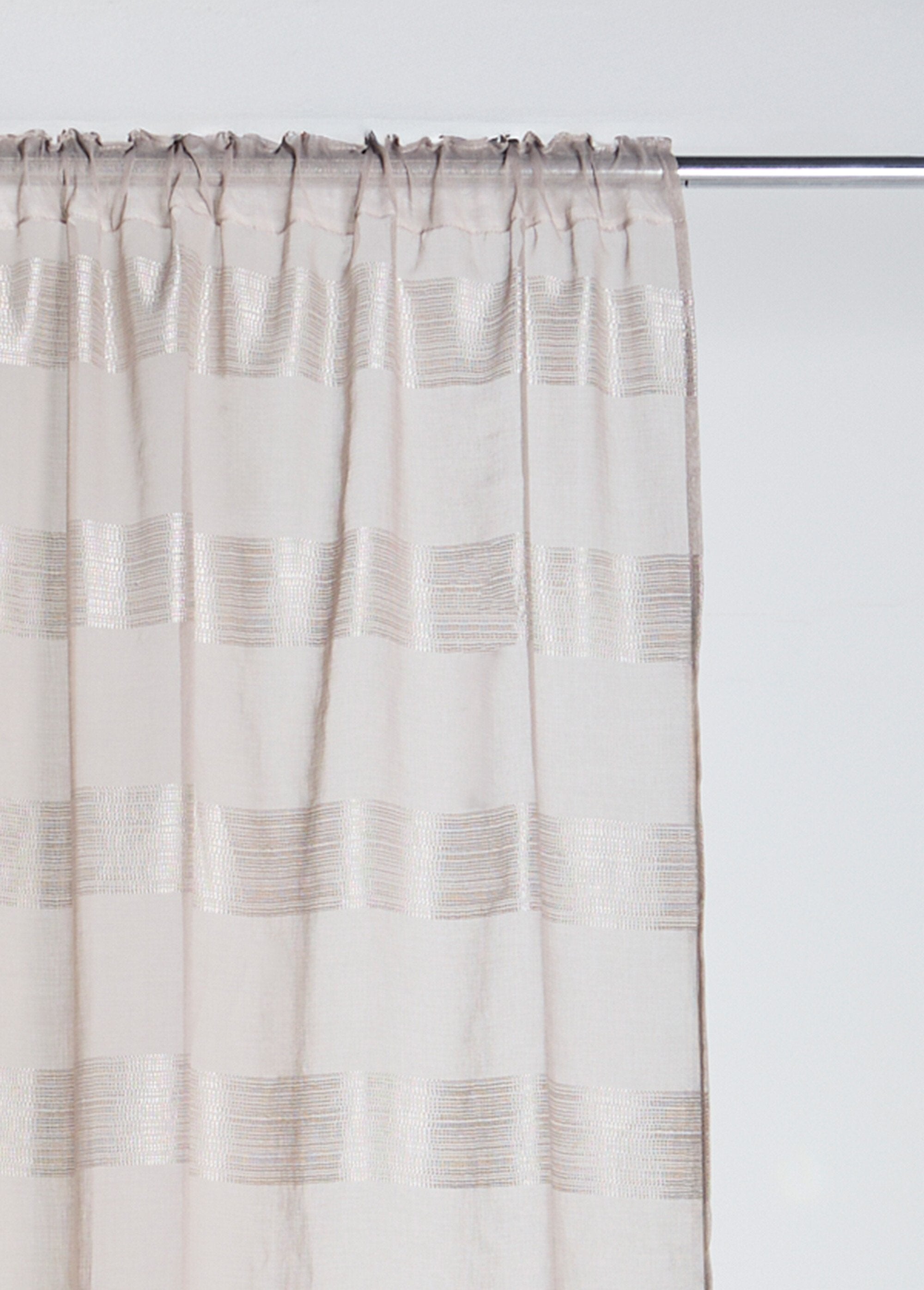 Cortina_de_un_panel_con_cabecera_fruncida,_brillante._Lunar_DE1_slim