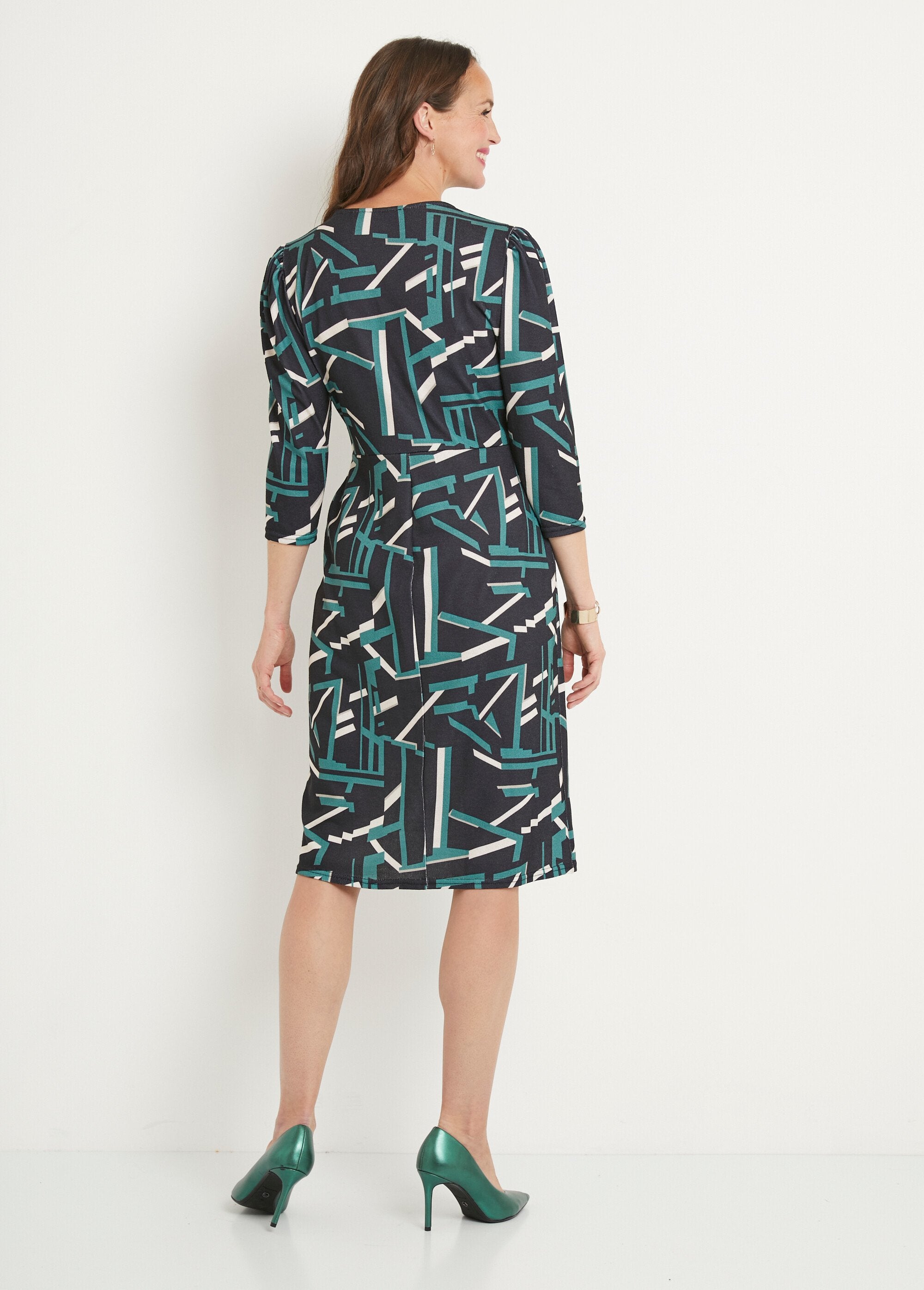 Vestido_corto_con_estampado_gráfico_Negro_y_verde_DO1_slim