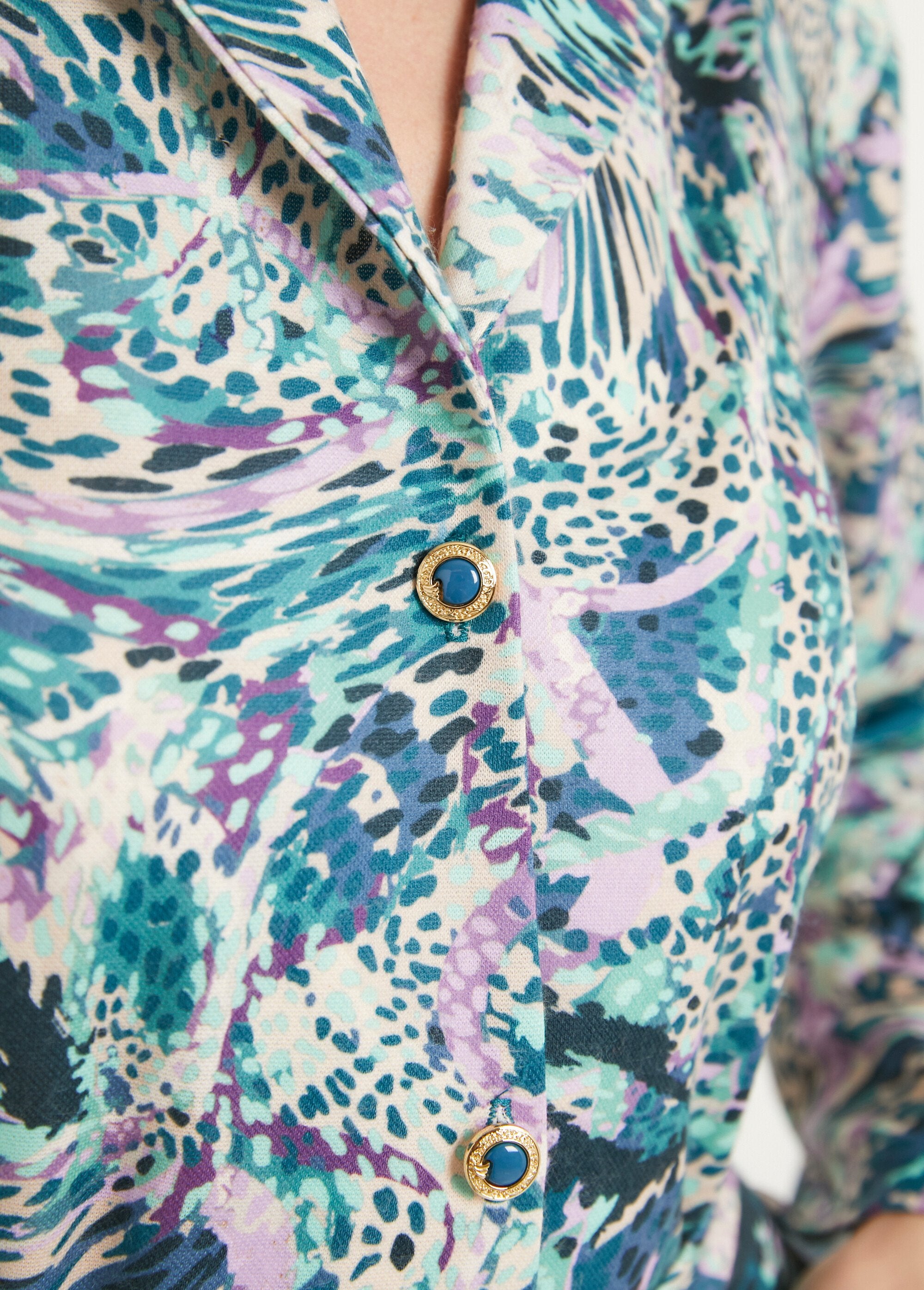 Vestido_camisero_estampado_con_cuello_sastre_de_largo_medio_verde_y_rosa_DE2_slim