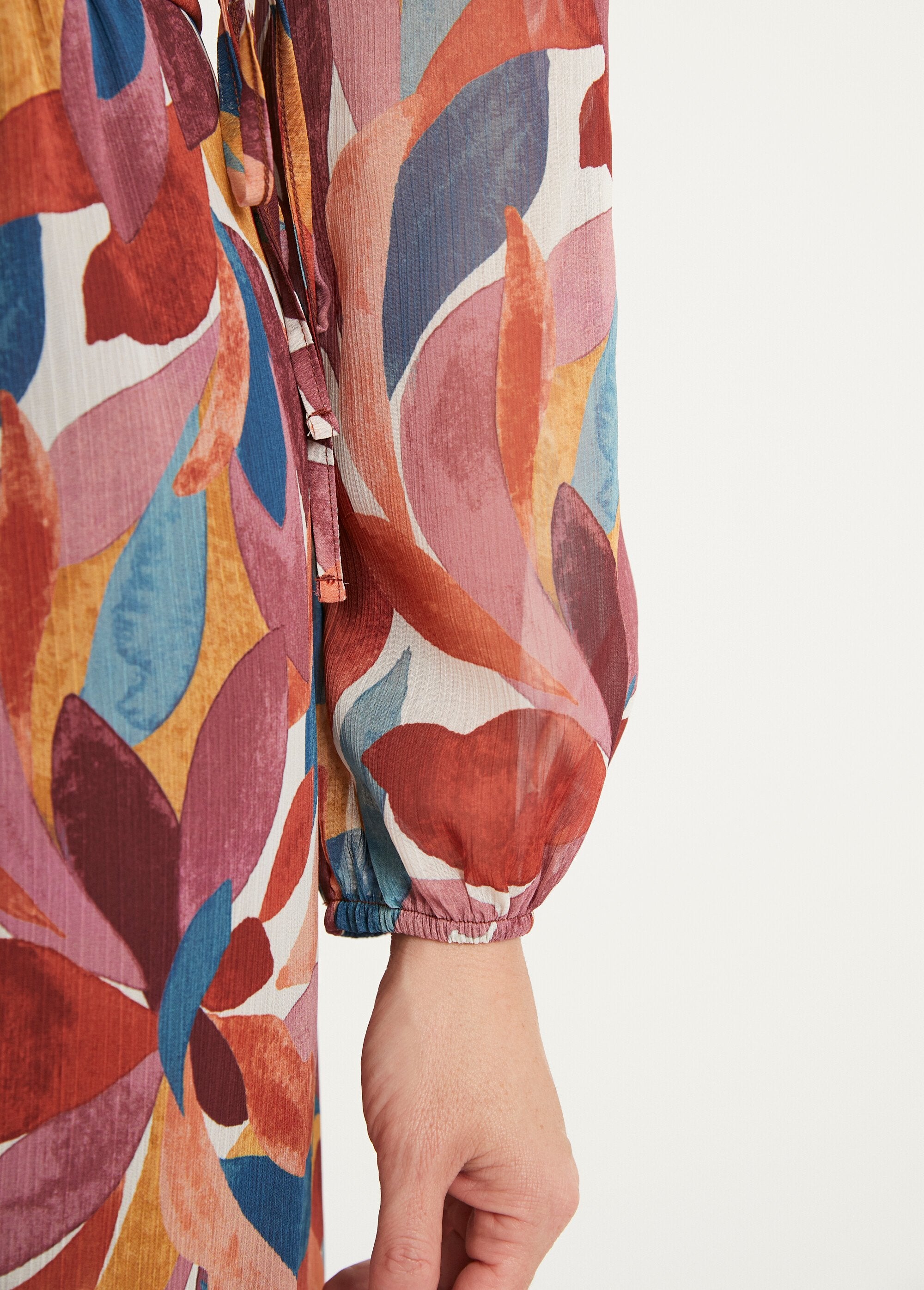 Vestido_corto_de_gasa_estampada_naranja_y_azul_DE4_slim