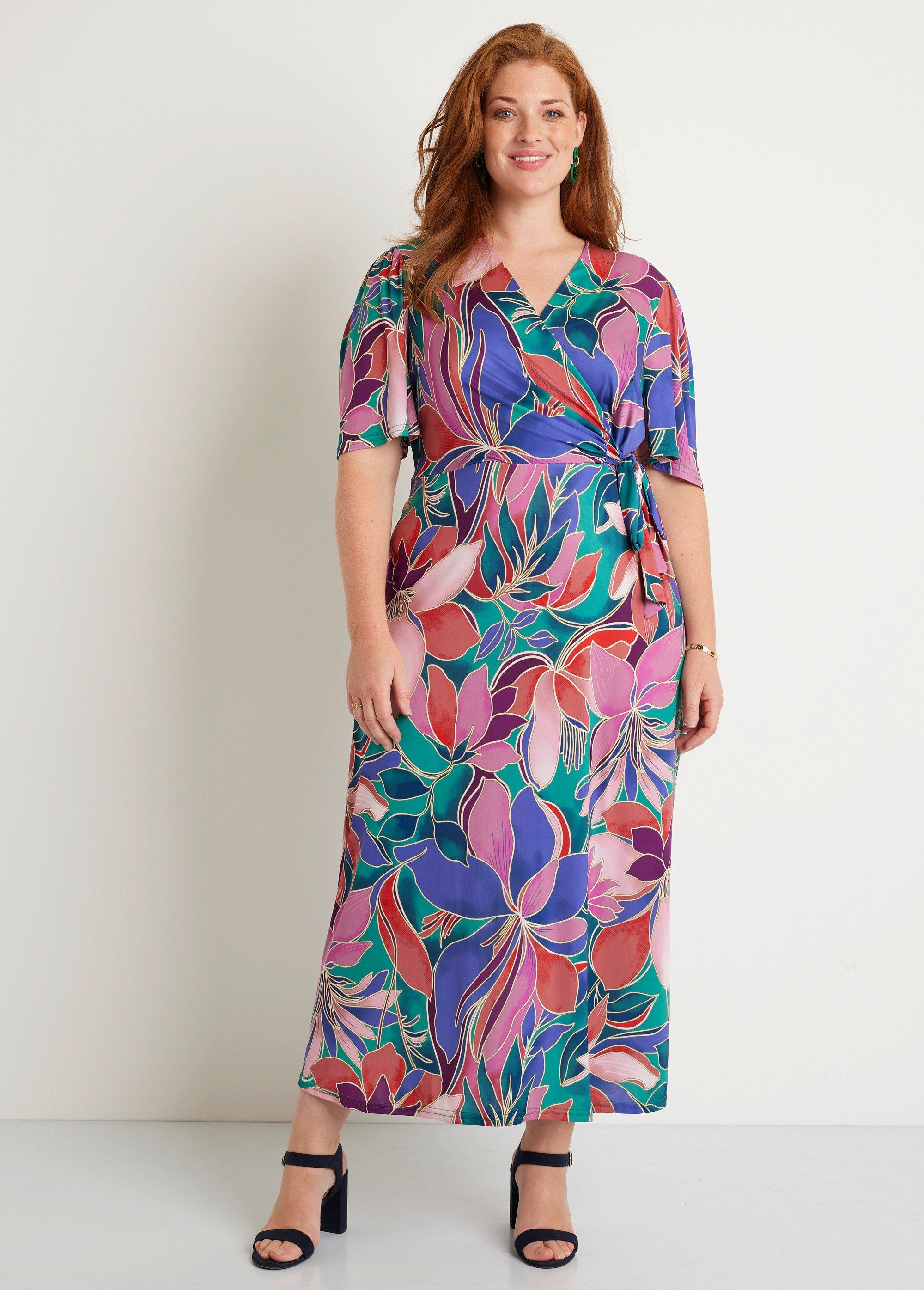 Vestido_largo_cruzado_floral_con_manga_corta_rosa_y_verde_FA1_curvy