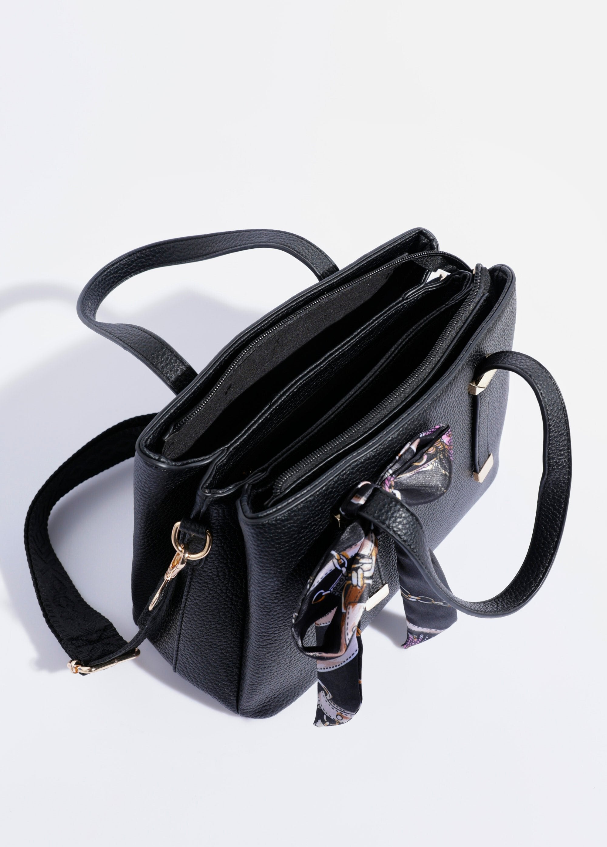 Bolso_para_llevar_al_hombro_o_en_la_mano._Negro_DE1_slim