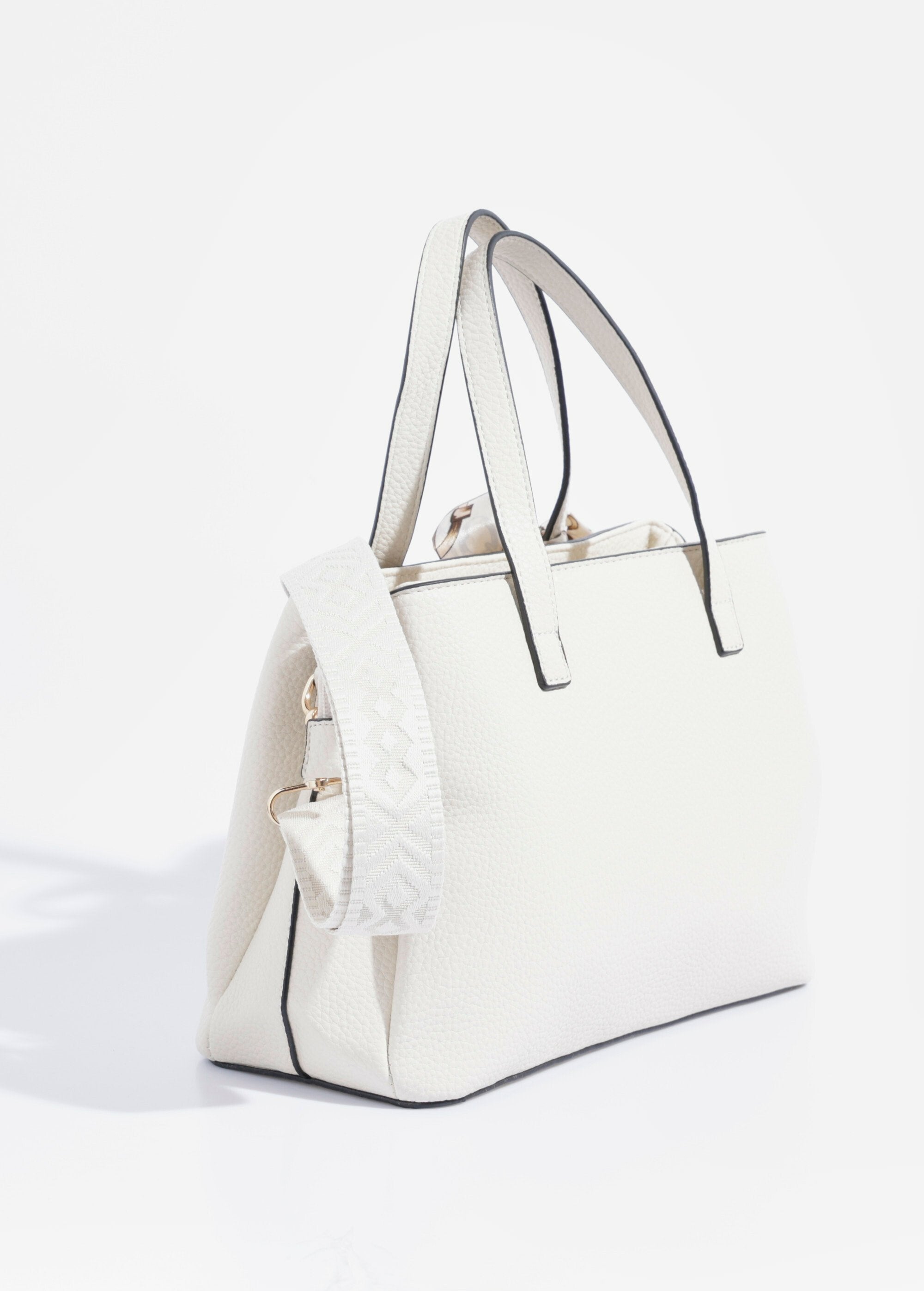 Bolso_para_llevar_al_hombro_o_en_la_mano._Beige_DO1_slim
