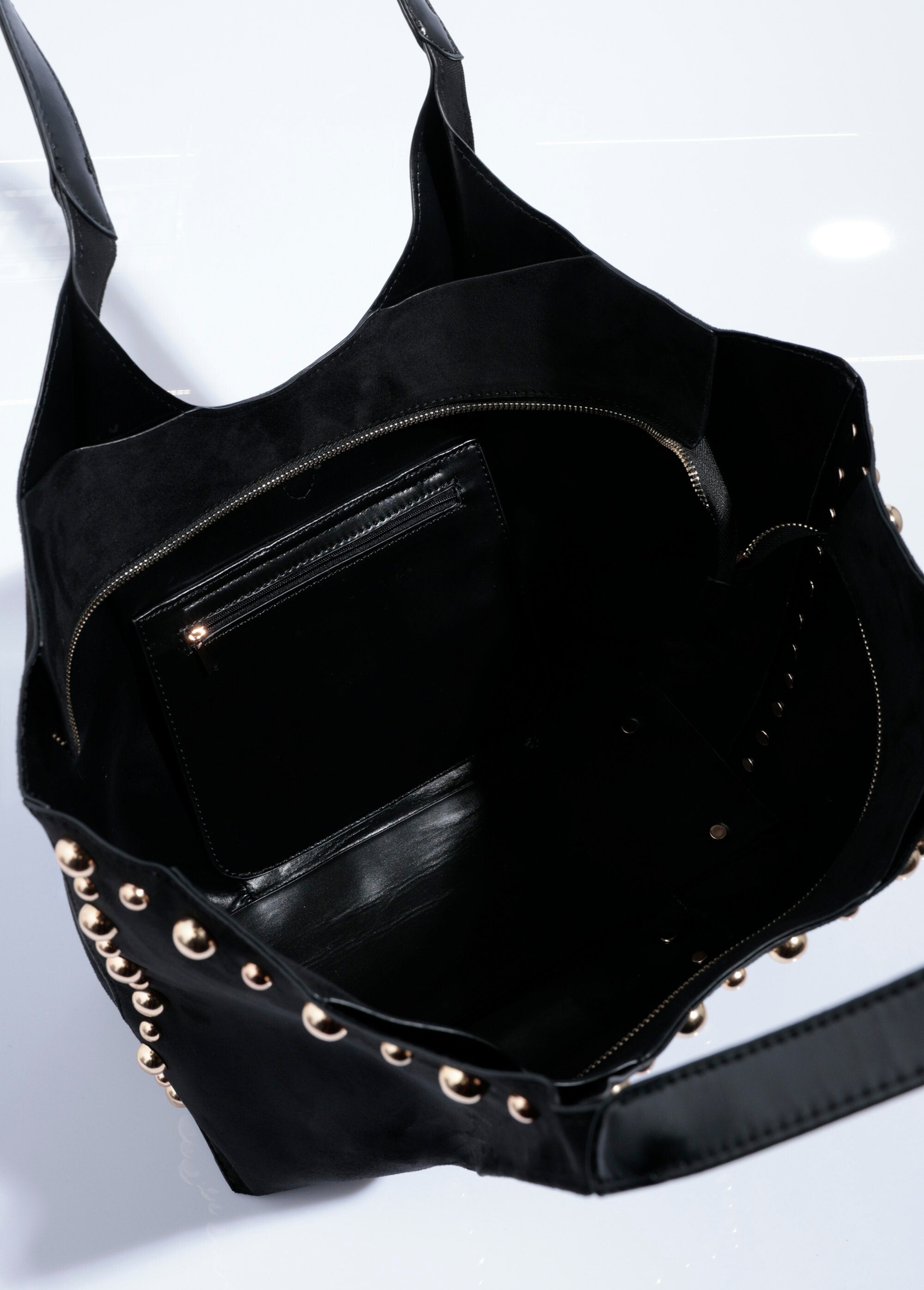 Bolso_tote_de_ante_con_tachuelas_metálicas_redondas_Negro_DE1_slim