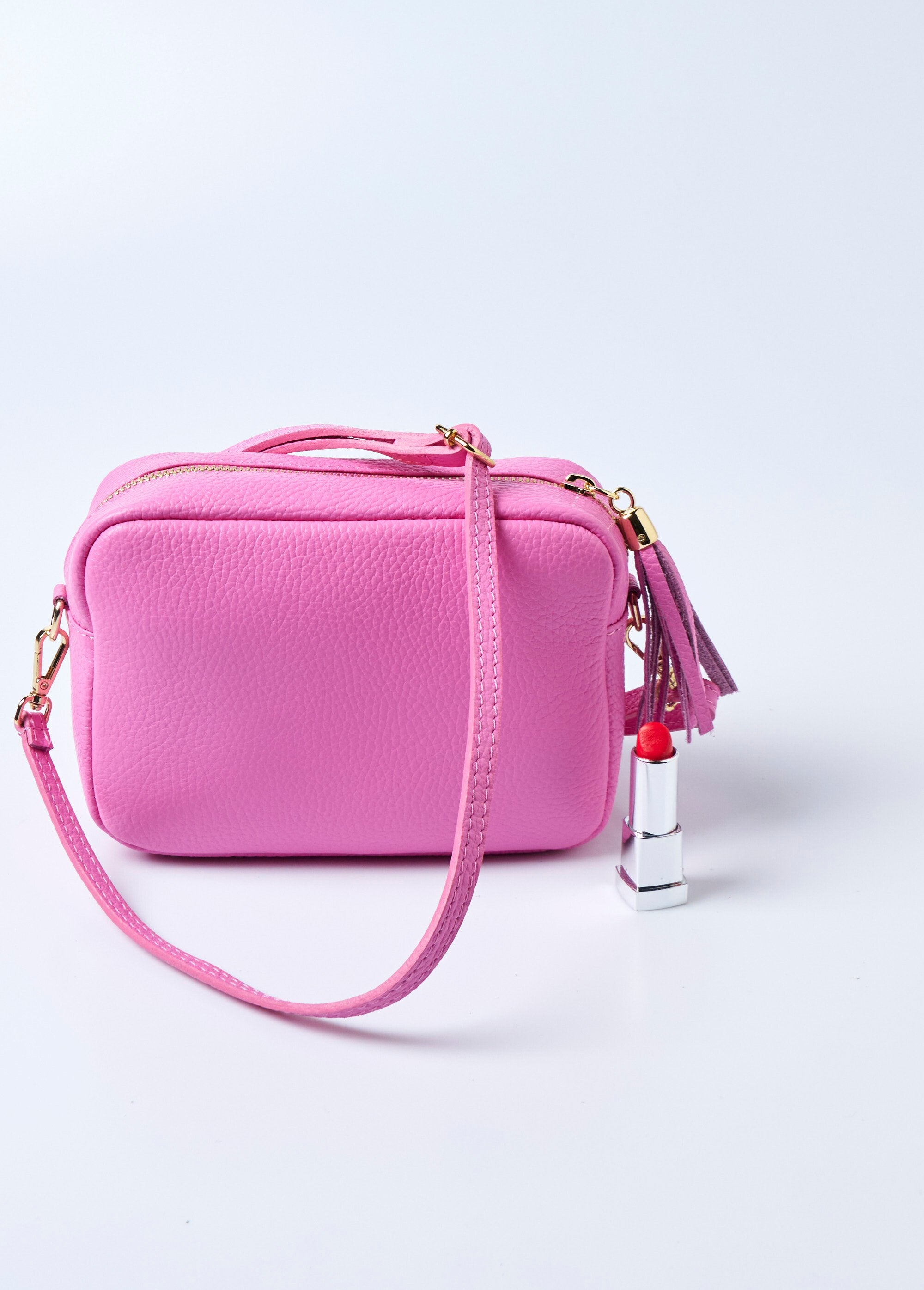 Bolso_de_hombro_rectangular_de_piel_granulada_Rosa_caliente_DE2_slim