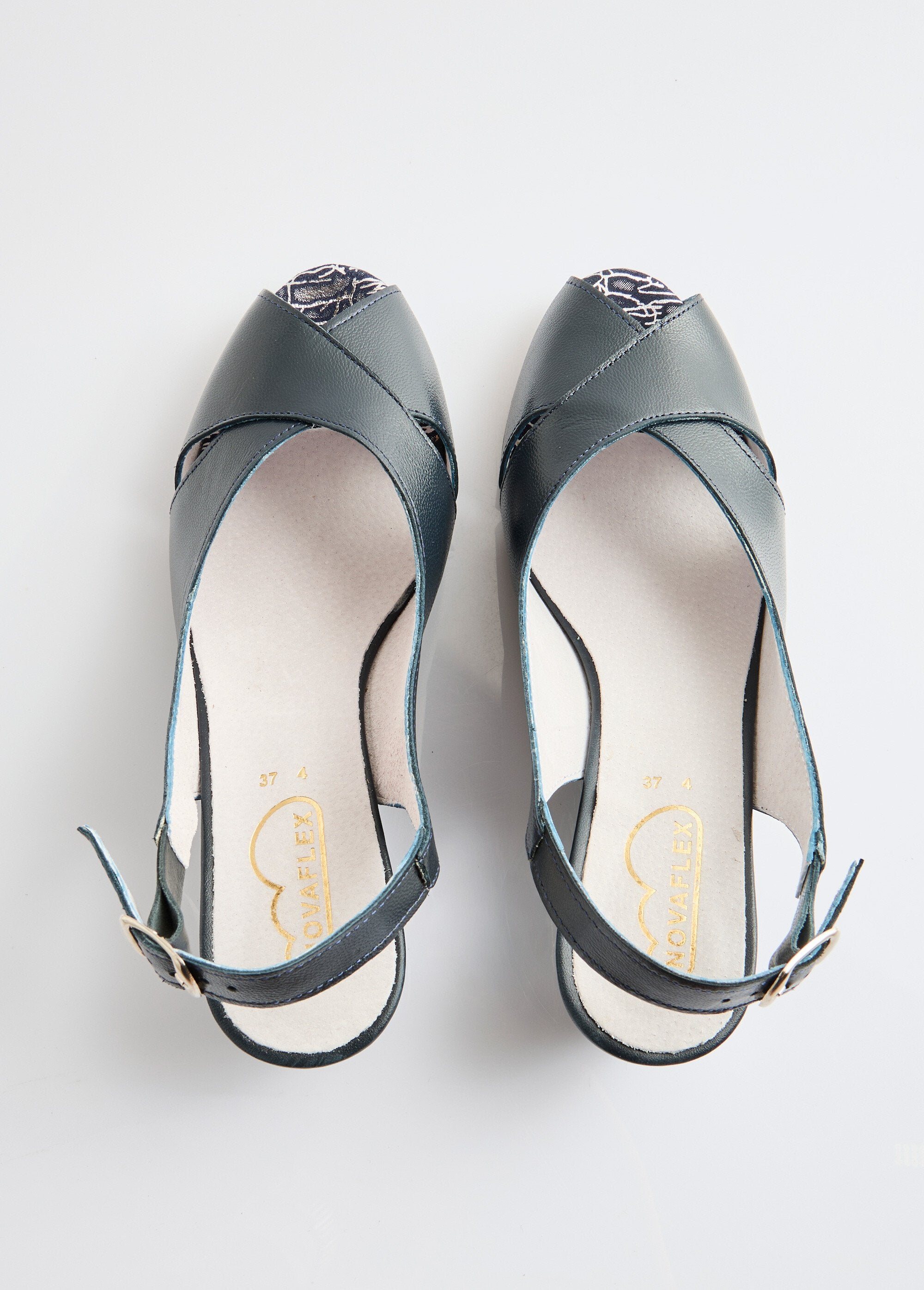 Sandalias_cómodas_de_piel_con_punta_abierta_Marina_OV1_slim