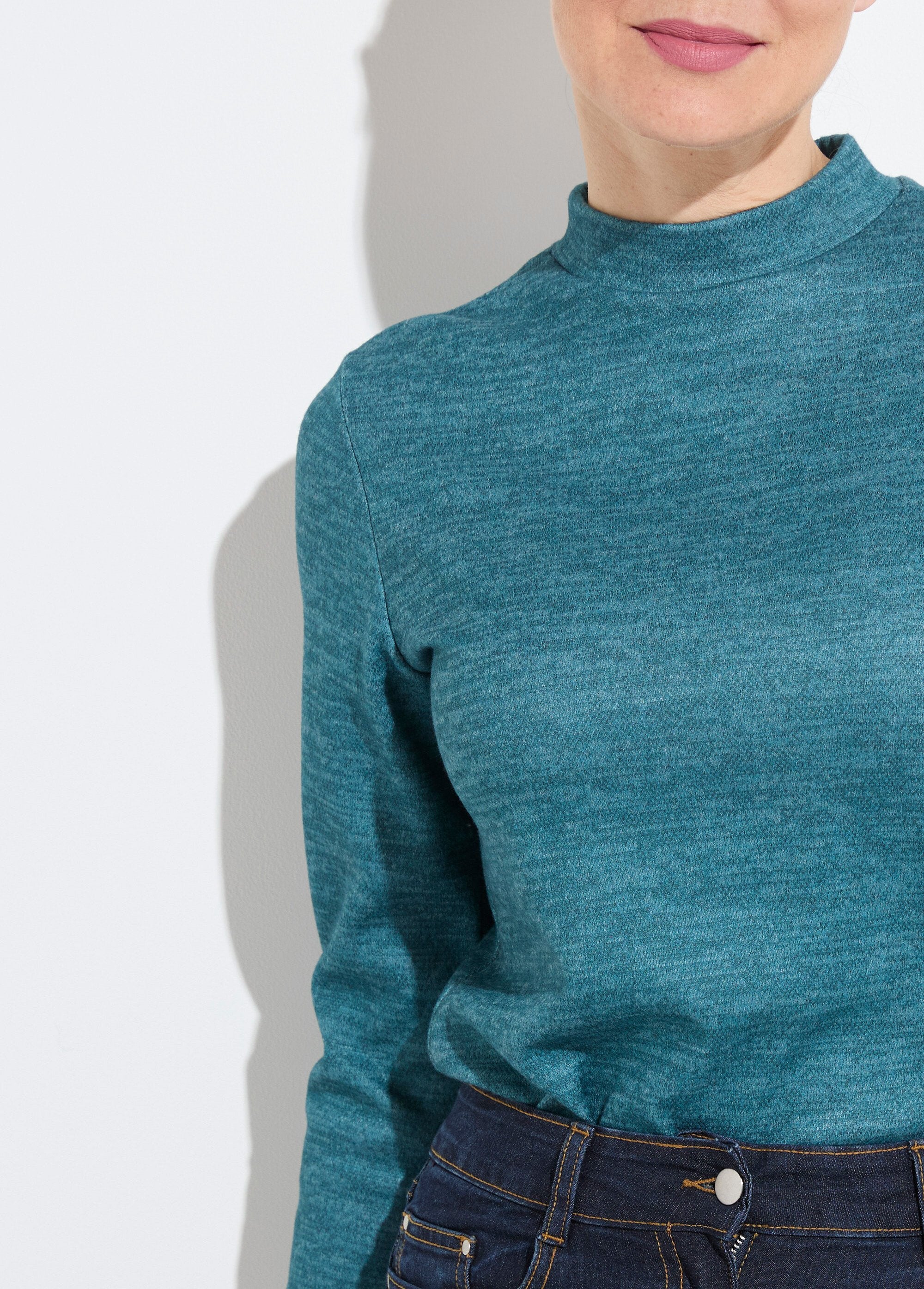 Camiseta_interior_corta_y_cálida_con_cuello_alto._Verde_bosque_uni_DE1_slim