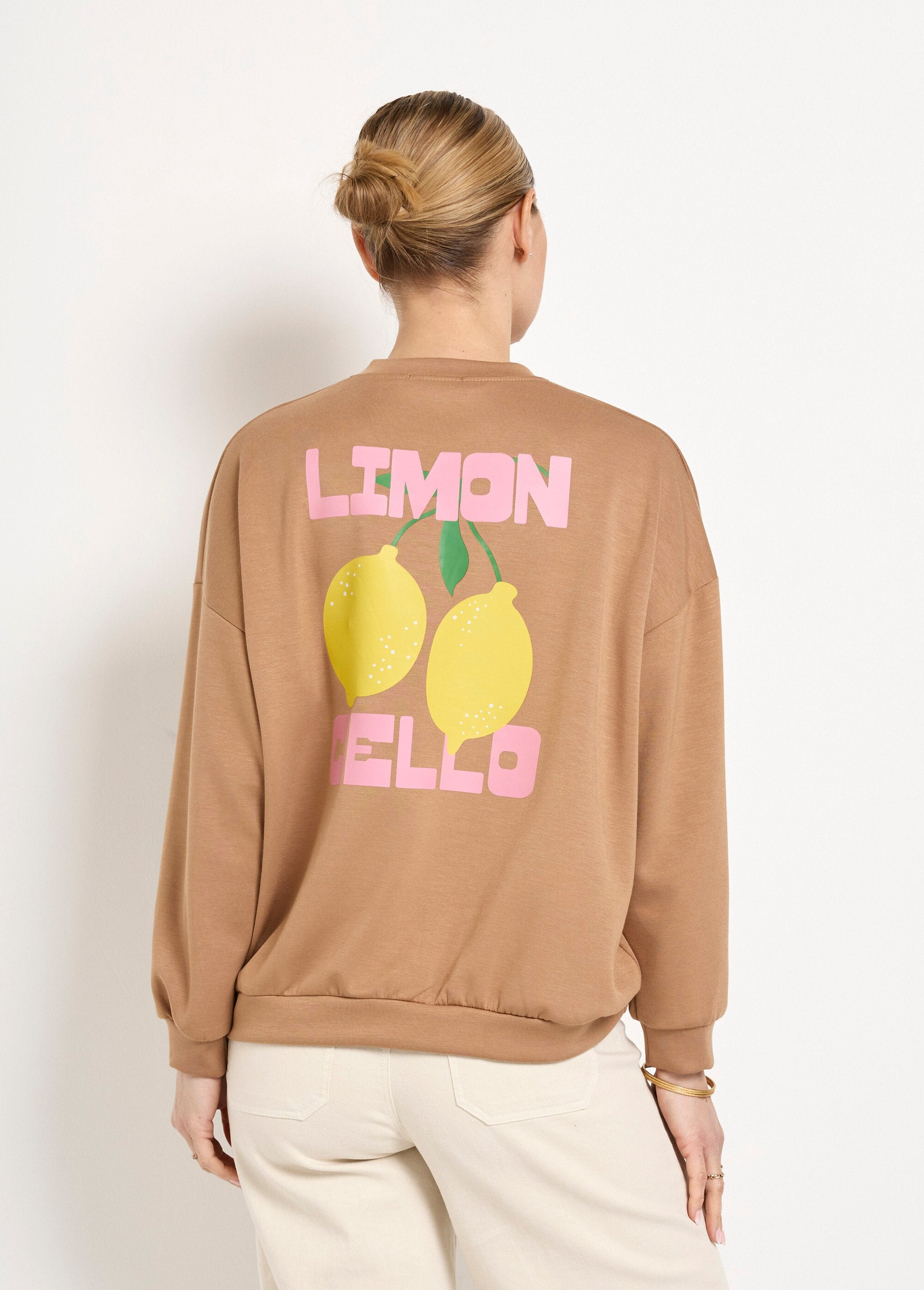 Sudadera_de_cuello_redondo_con_estampado_de_limones_de_punto_suave_camello_DO1_slim