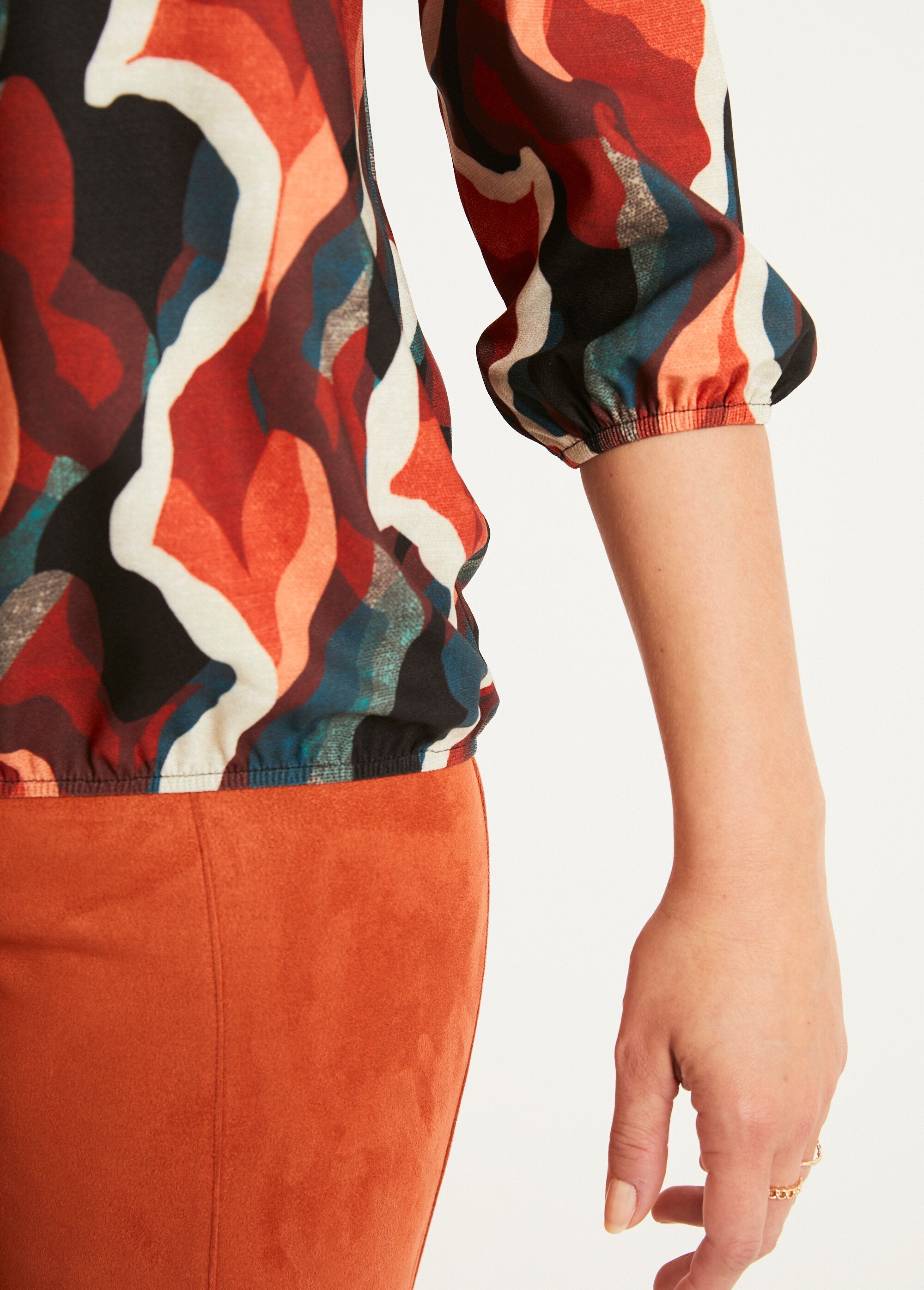 Camiseta_gráfica_con_cuello_redondo_Cobre_y_pato_DE3_slim