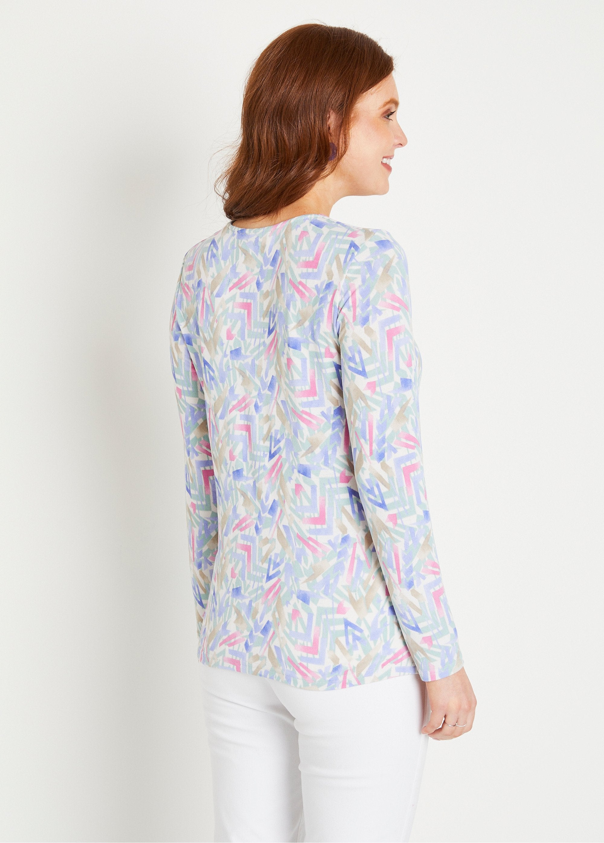 Camiseta_gráfica_de_manga_corta_y_cuello_en_V_largo_Parma_y_agua_DO1_slim