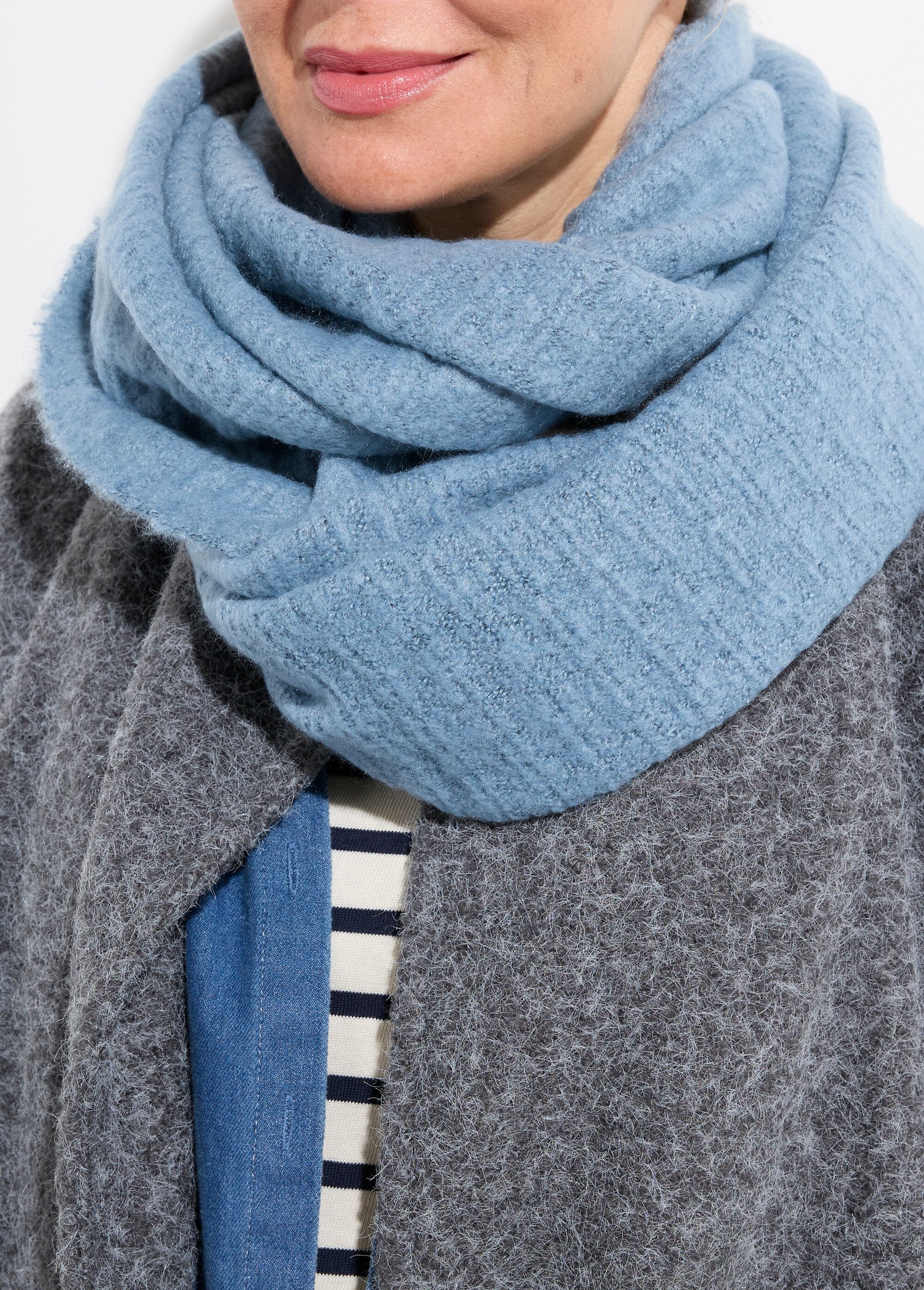Calentador_de_cuello_tipo_snood_en_punto_esponjoso_Azul_DE1_slim