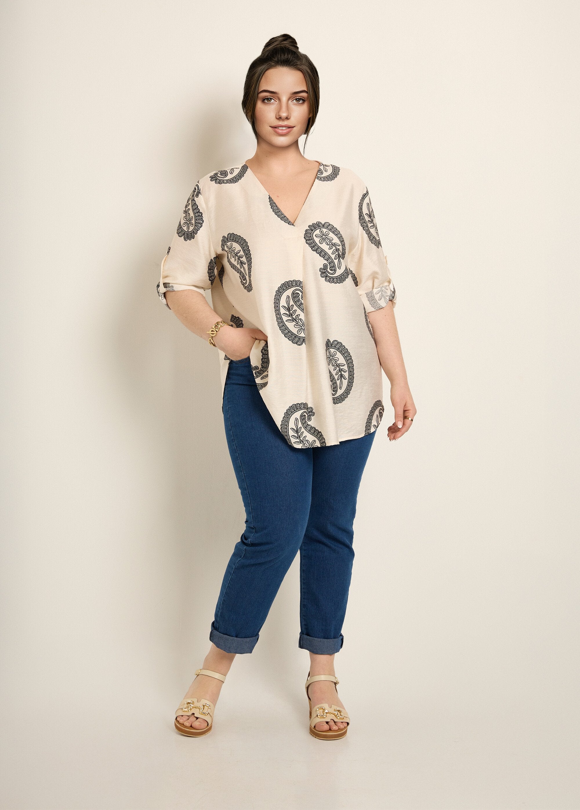 Túnica_con_estampado_étnico,_mangas_largas._Crudo_SF1_curvy