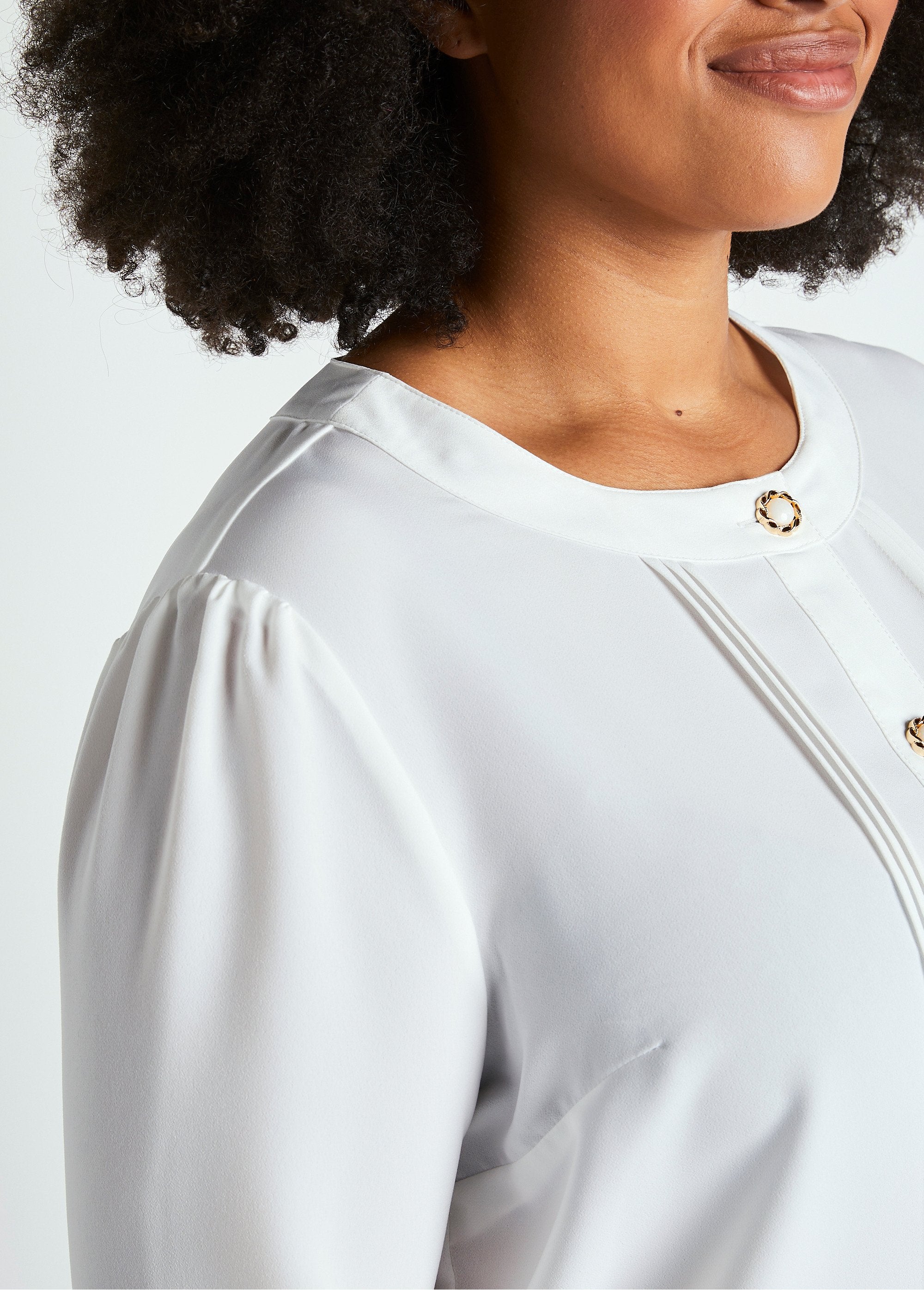 Túnica_holgada_de_largo_medio_con_cuello_redondo_Natural_DE2_curvy