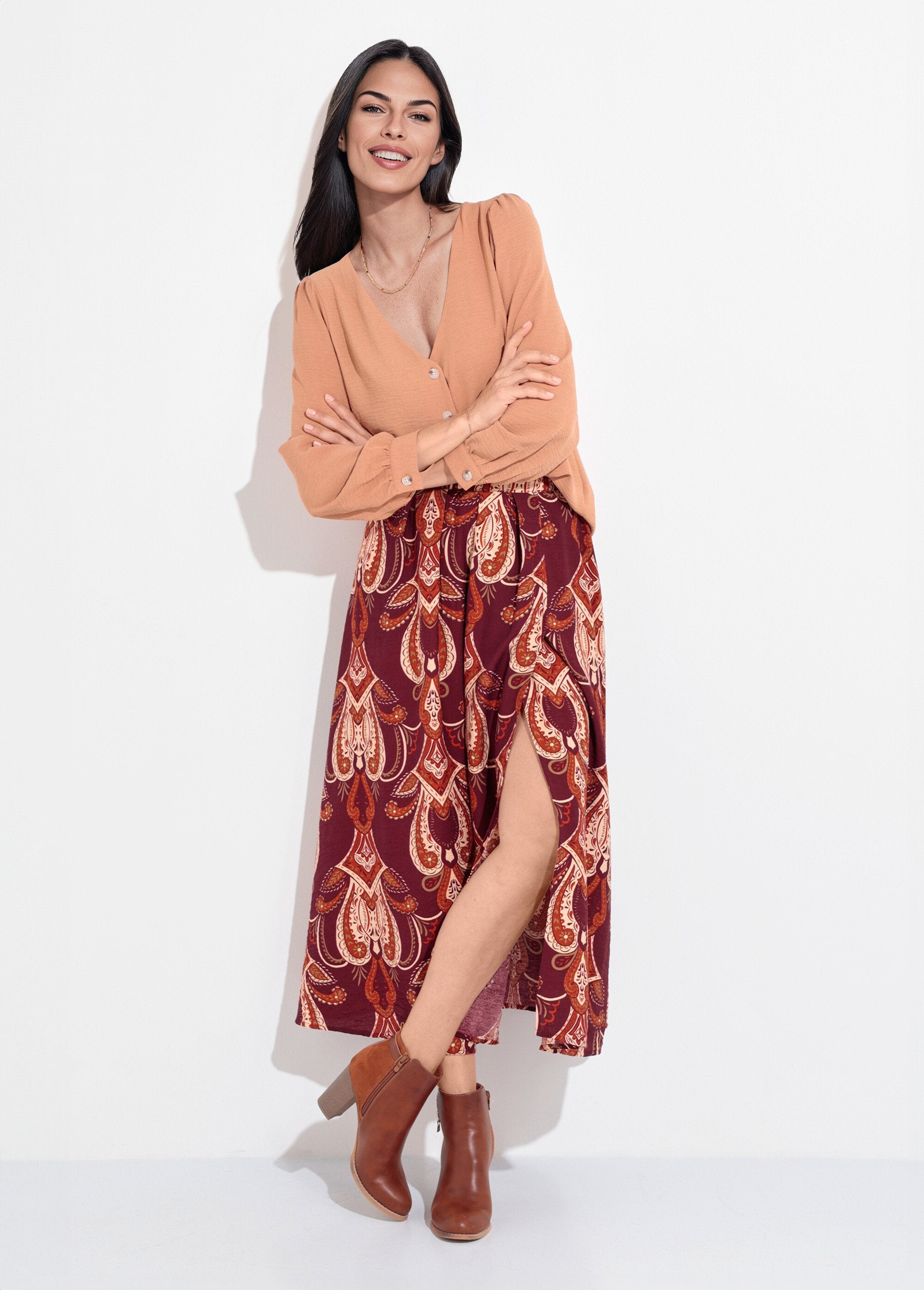 Túnica_abotonada_y_en_relieve_con_cuello_en_V_camello_SF1_slim