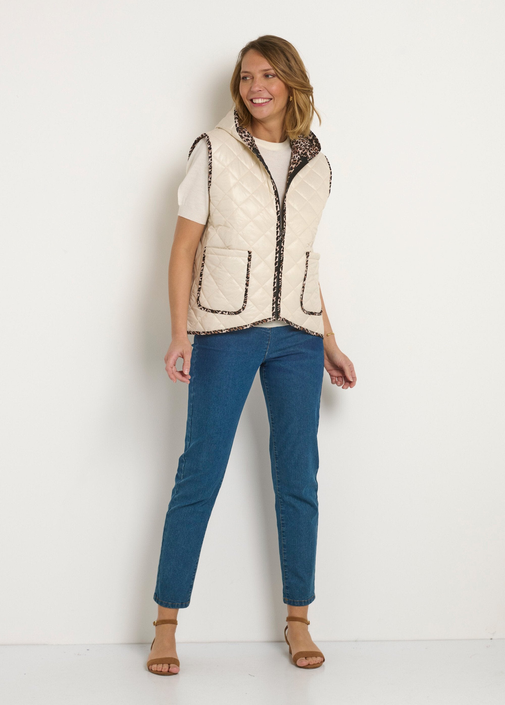 Chaqueta_acolchada_sin_mangas_con_capucha_Blanco,_Blanca_SF1_slim