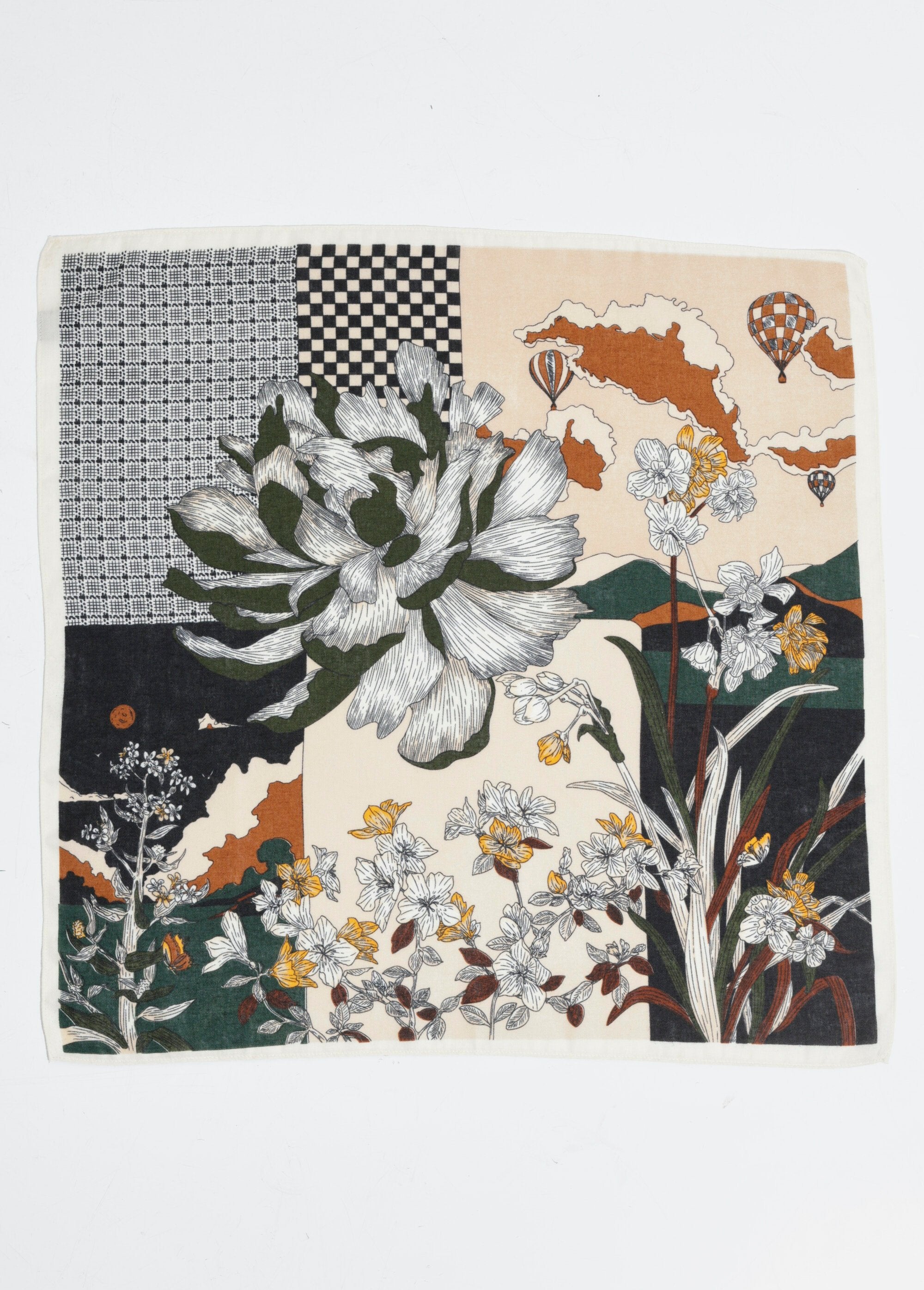 Foulard_carré,_motif_fleuri_Osaka_Beige_et_marron_DE1_slim