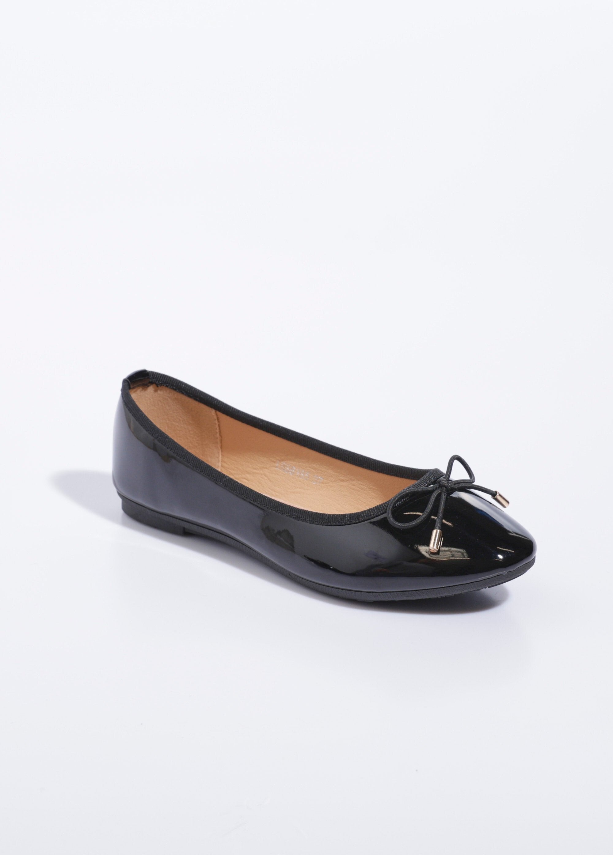 Bailarinas_planas_de_charol_con_pequeño_lazo_barniz_negro_FA1_slim
