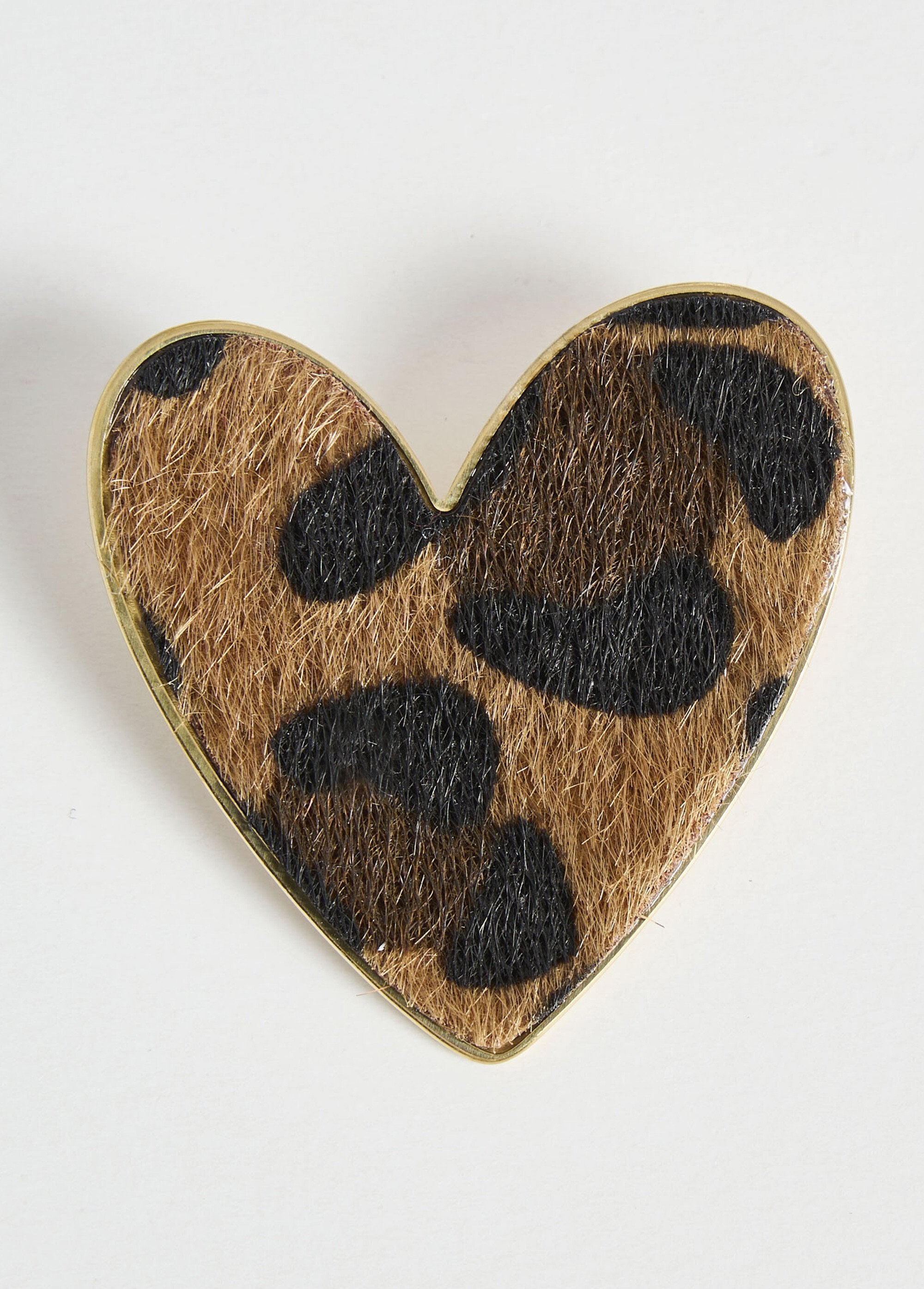 Broche_en_forma_de_corazón_de_piel_de_leopardo_Leopardo_FA1_slim