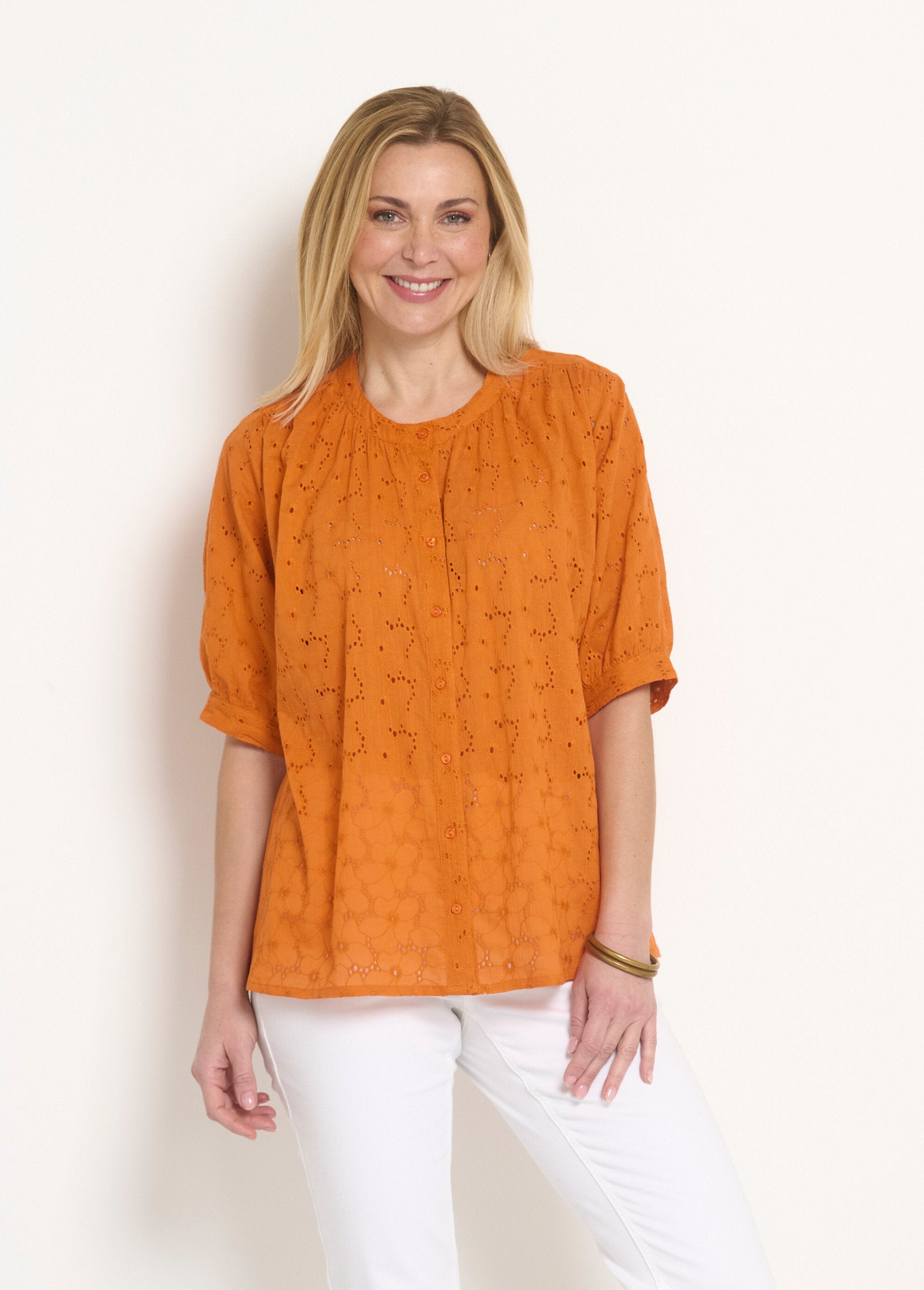 Blusa_de_manga_corta_con_bordado_inglés._naranja_FA1_slim